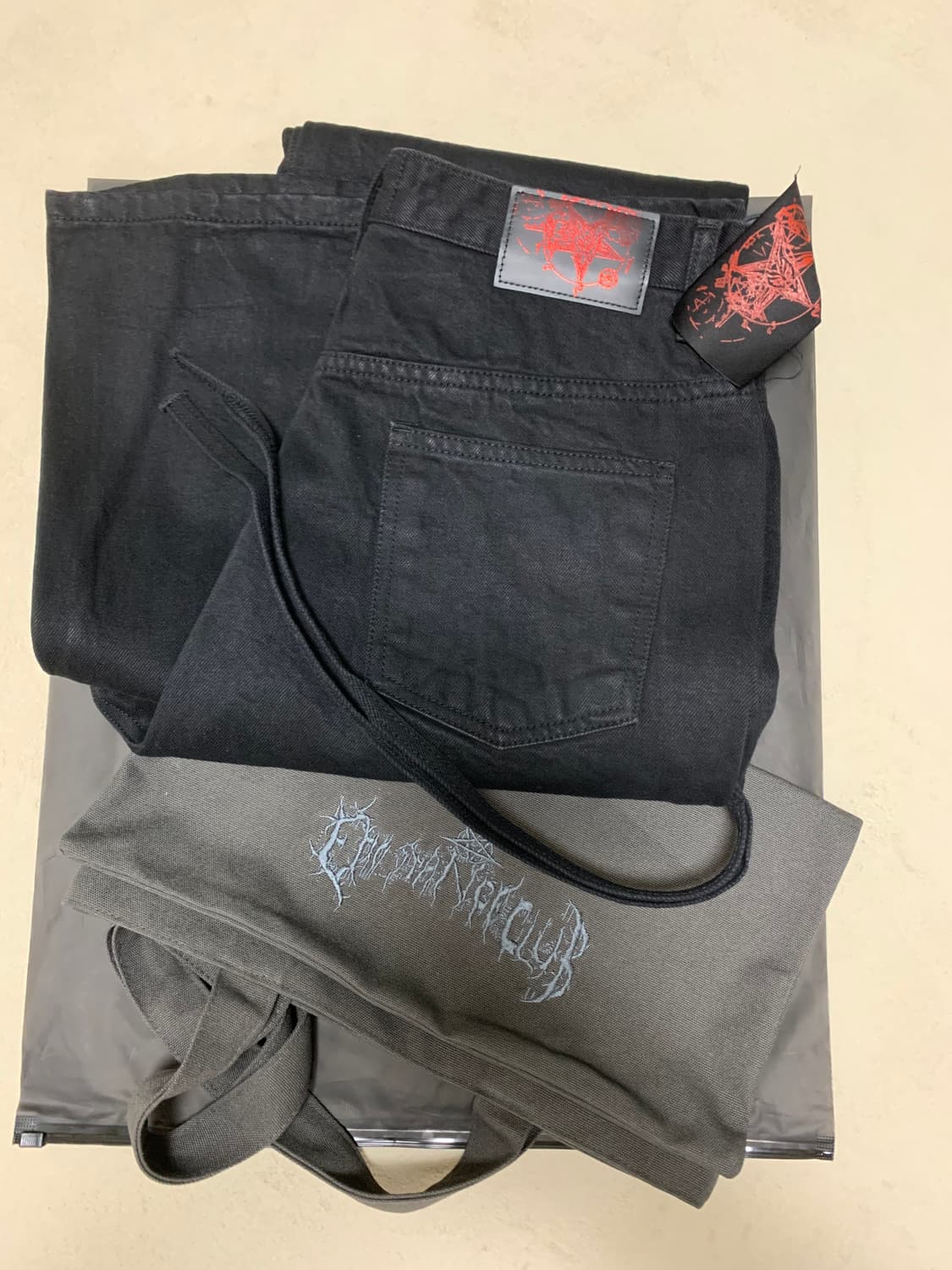 [1] 에모스탠스클럽 레더 패치 플레어드 진 블랙 상품이미지4