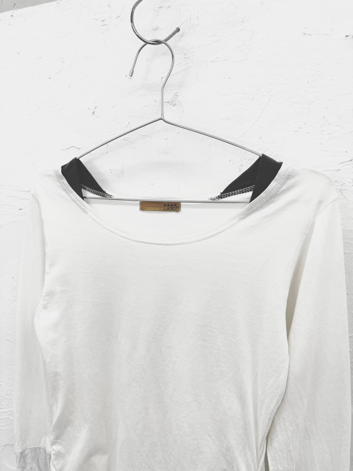 laru 핑거홀 셔링 롱슬리브 상품이미지2