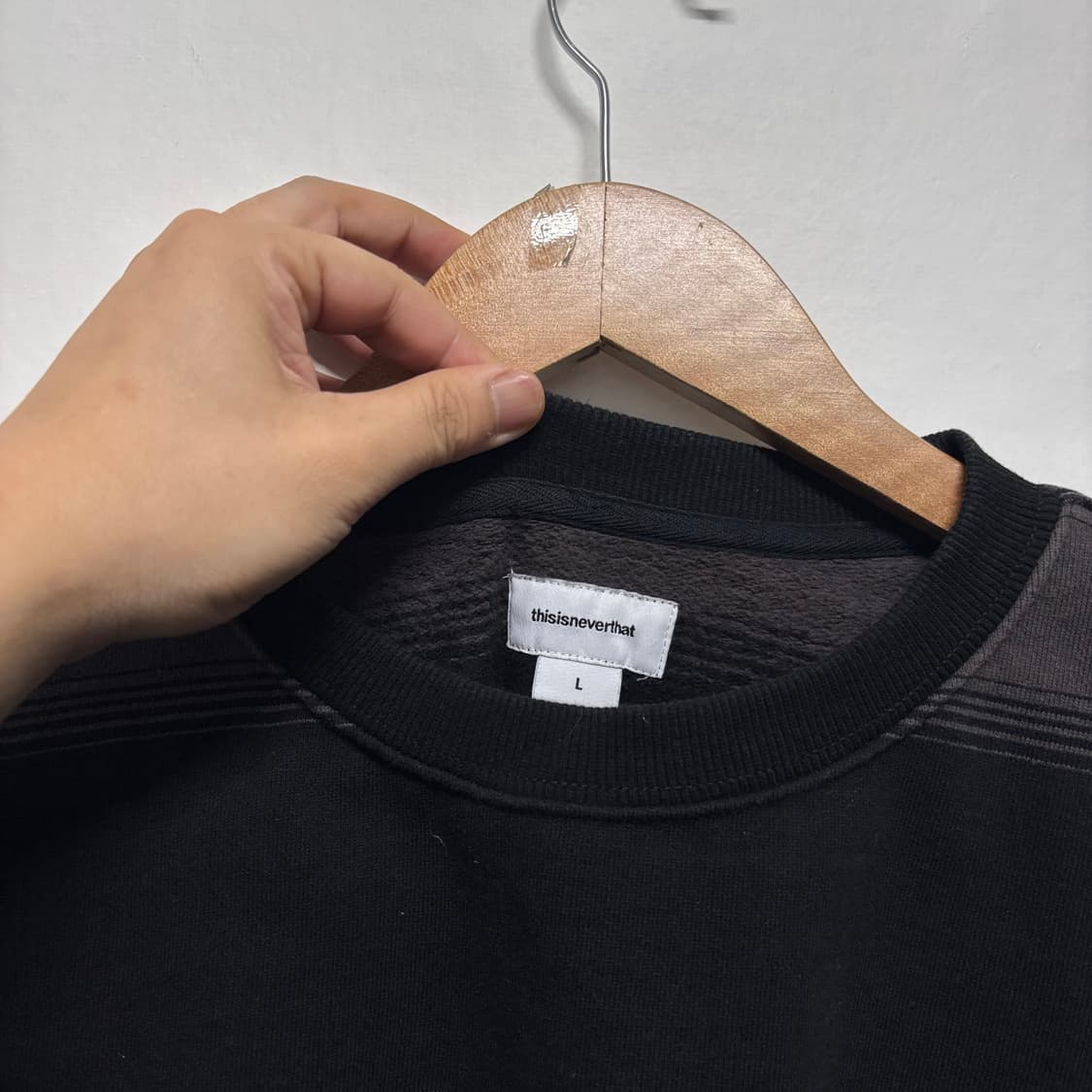 디스이즈네버댓 스트라이프 맨투맨 상품이미지3