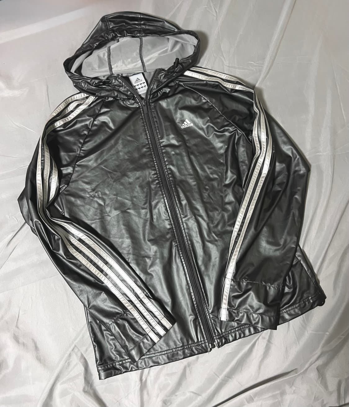✨Adidas✨gray silver glossy windbreaker 상품이미지2