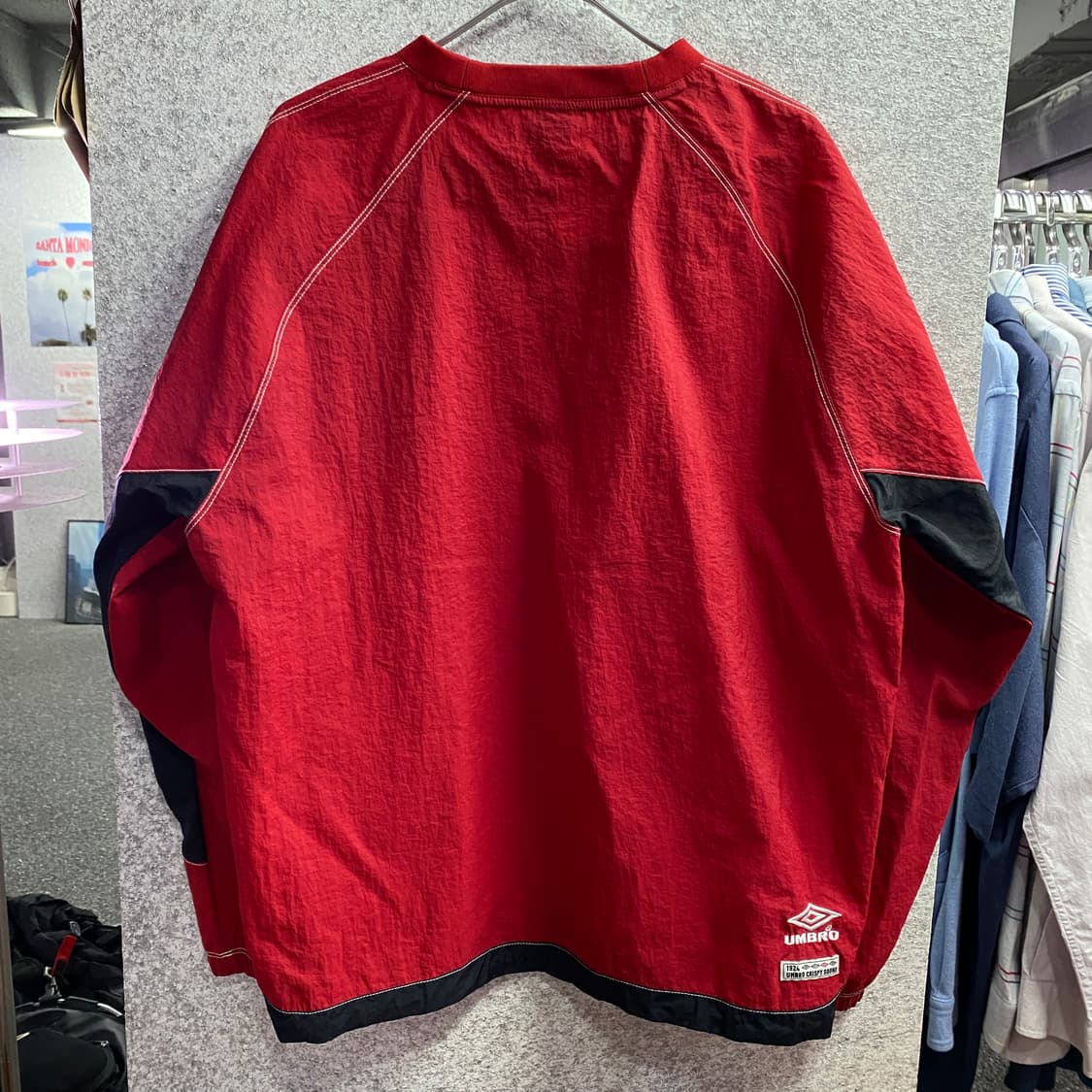 엄브로 빅로고 스트링 레드 배색 웜업 아노락 B4071 상품이미지6