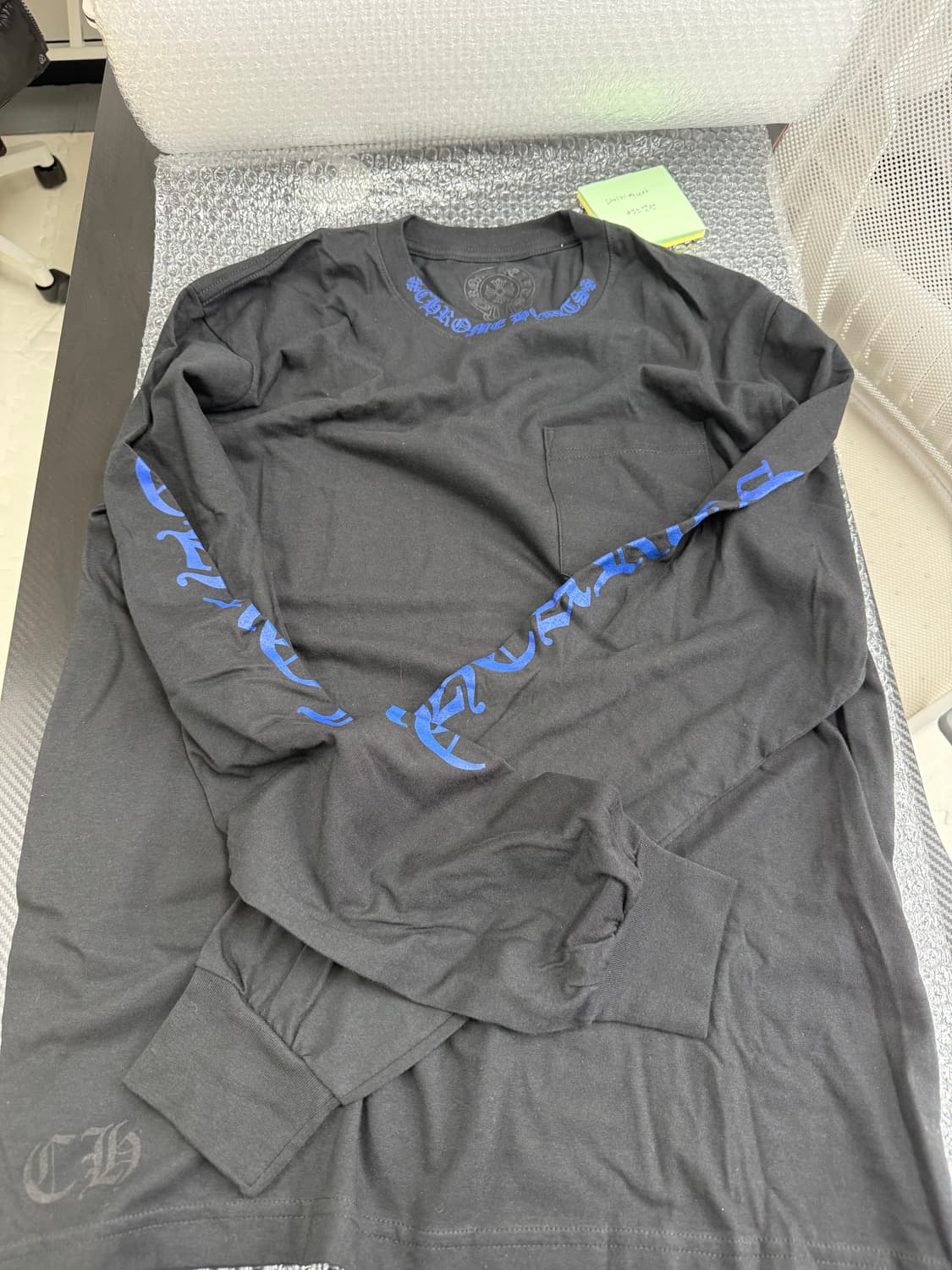 크롬하츠 넥 스크립트 롱슬리브 블루블랙 라지사이즈 상품이미지1