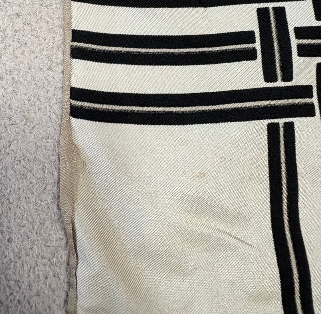 피에르 발망 핸드롤링 실크 스카프 상품이미지8