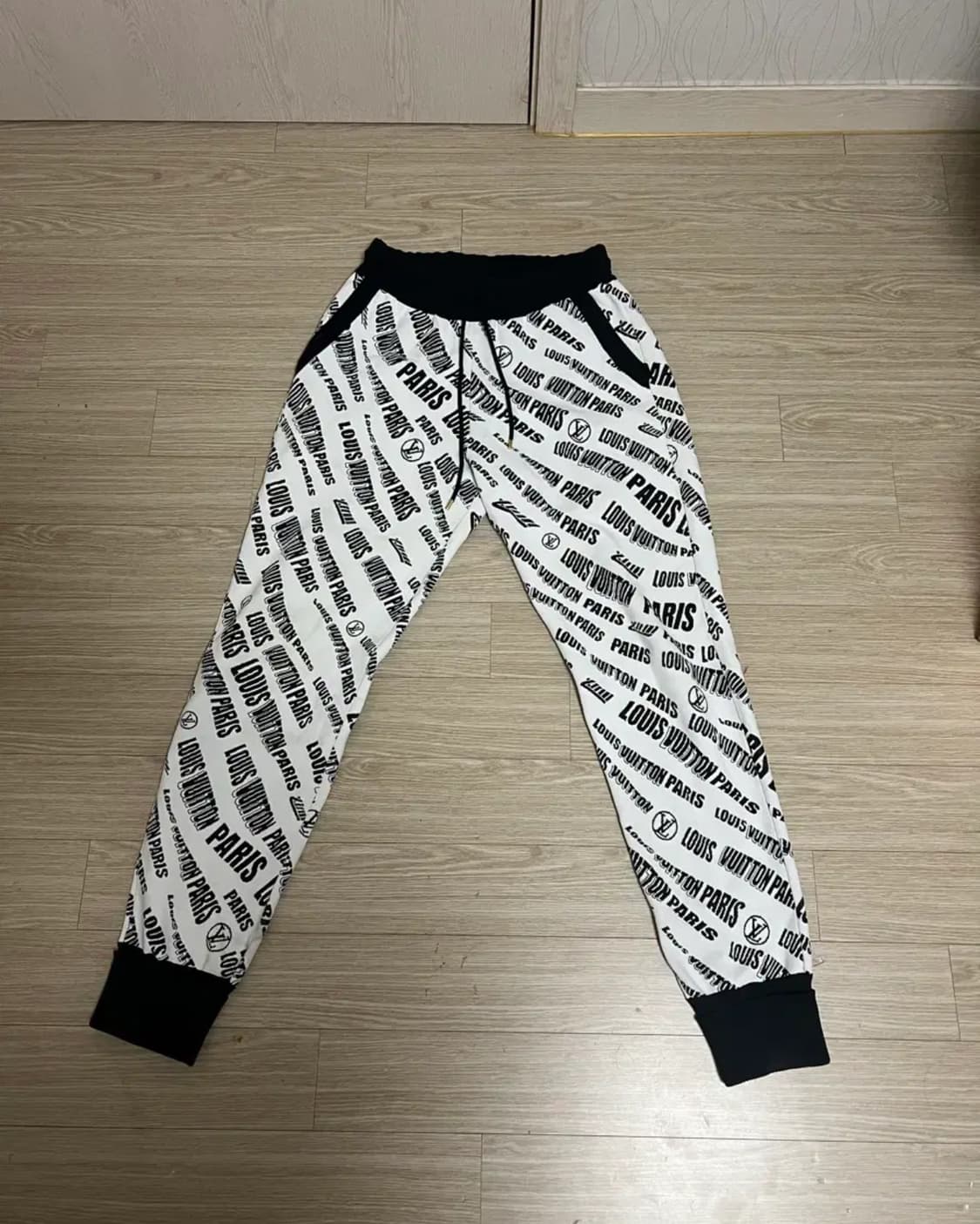 김치녀 홍콩보내는 루이비통 파리 조거팬츠 상품이미지1