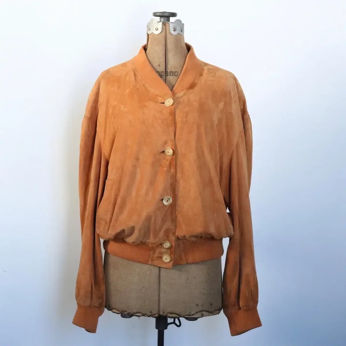 loewe 스웨이드 봄버 상품이미지1