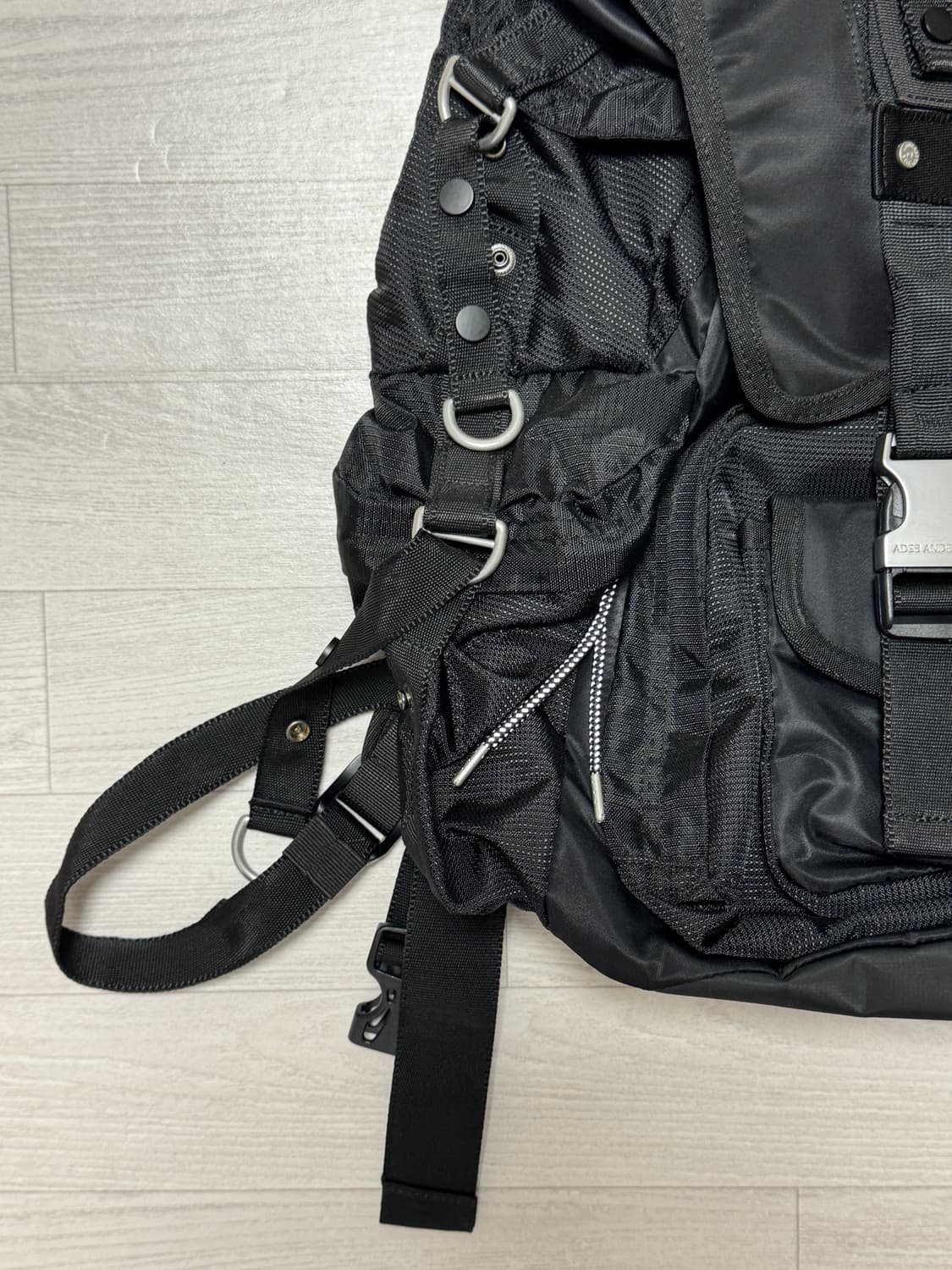 앤더슨벨 유니섹스 테크니컬 스몰 베를린 백팩 블랙 상품이미지4