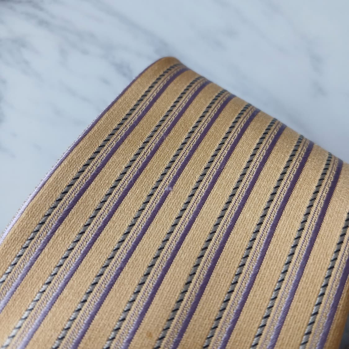 아쿠아스큐텀 넥타이 옐로우 골드 스트라이프 A등급 E897
 상품이미지8