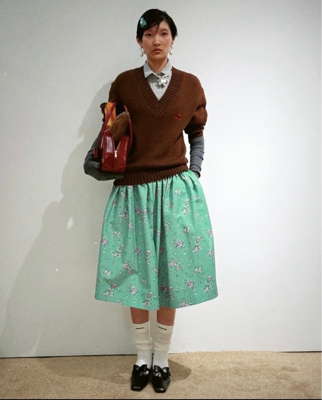 (6,810) 슈슈통 브이넥 울 브라운니트 25FW 상품이미지2