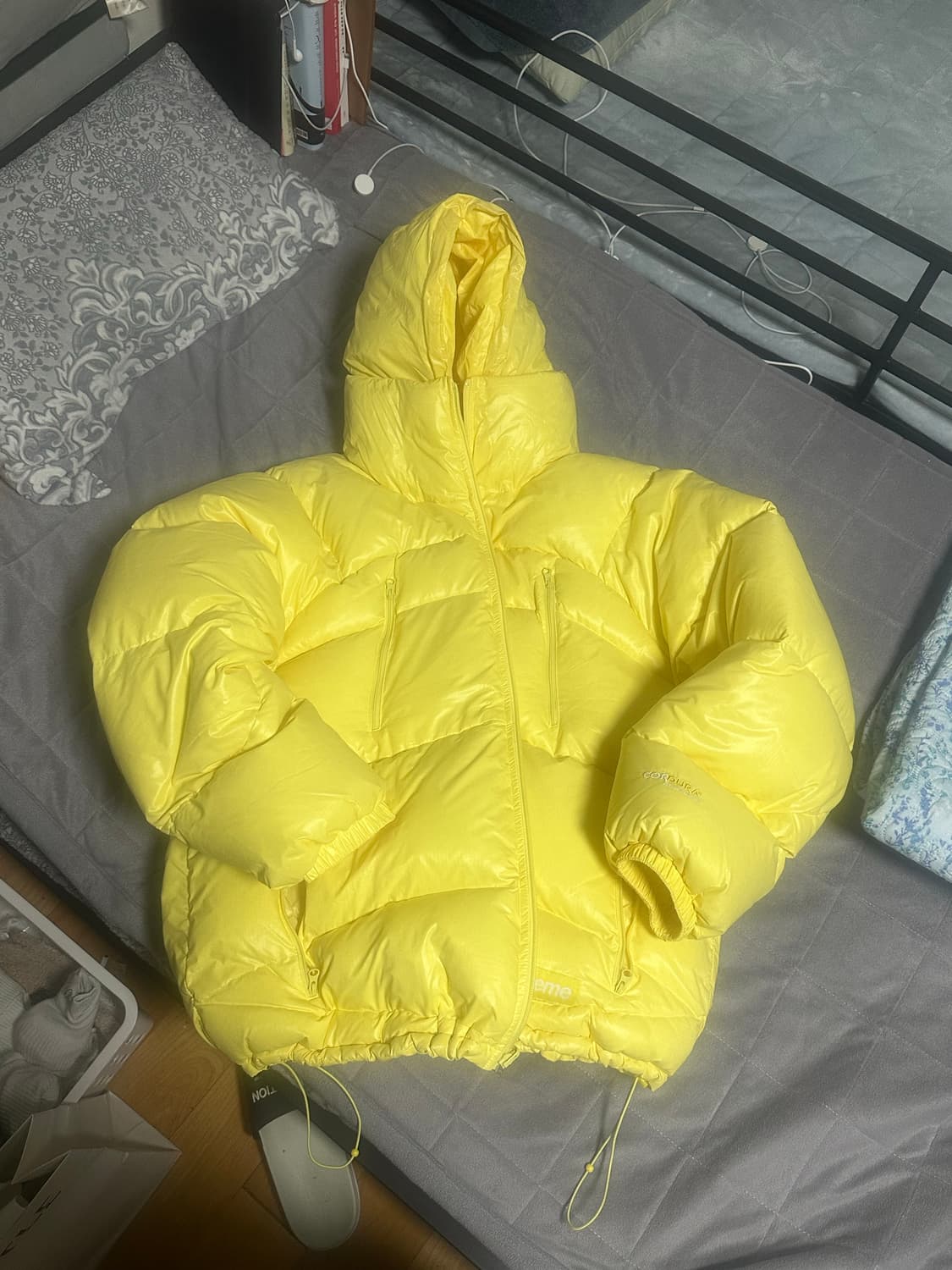 (L)슈프림 리버시블 다운 자켓 패딩 옐로우 팝니다 상품이미지2