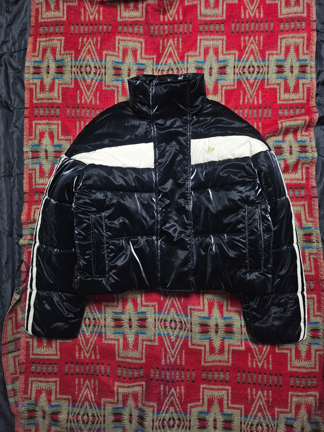 아디다스 스키 시크 푸퍼 에나멜 패딩 상품이미지1