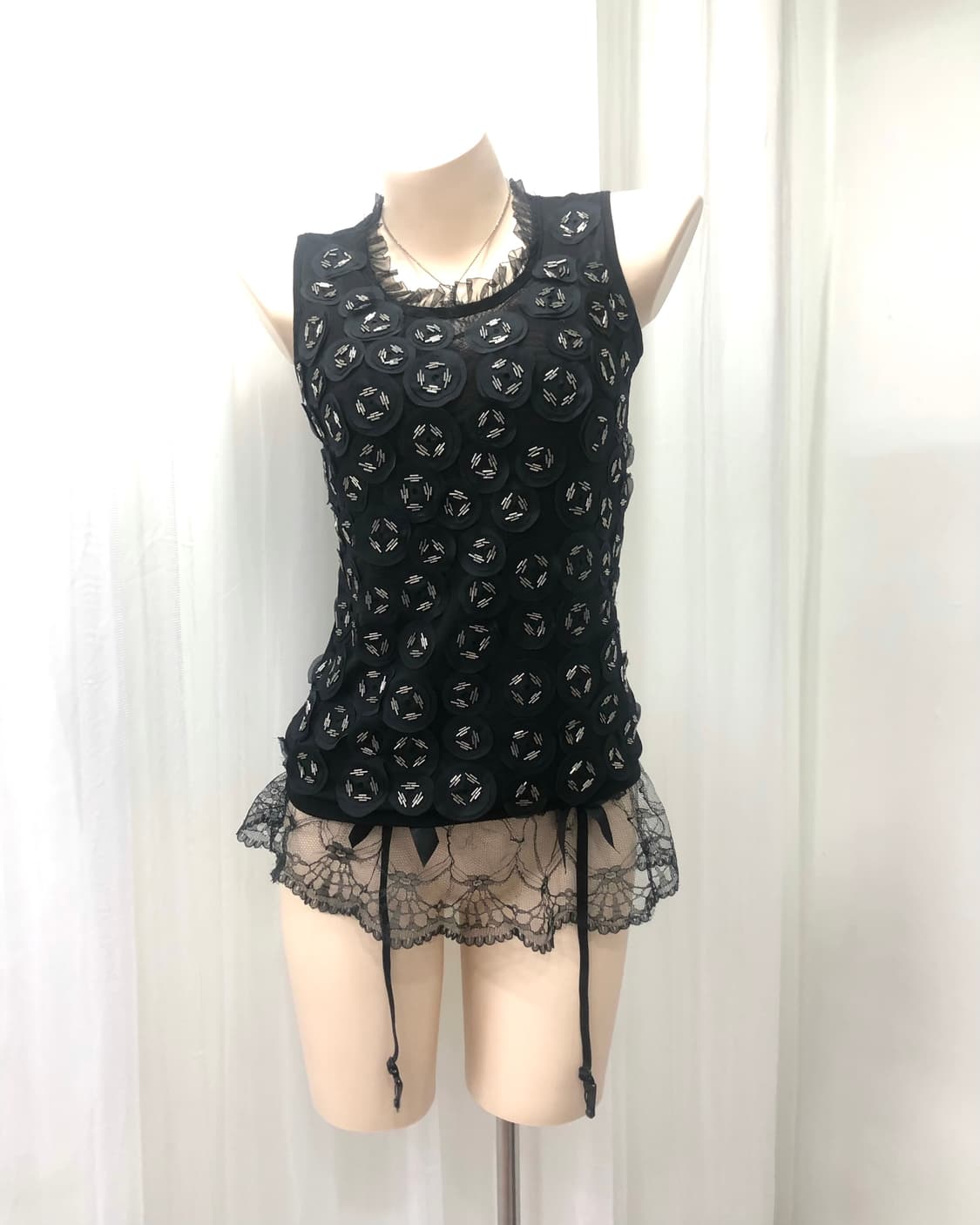 coin patch neck lace sleeveless 상품이미지1