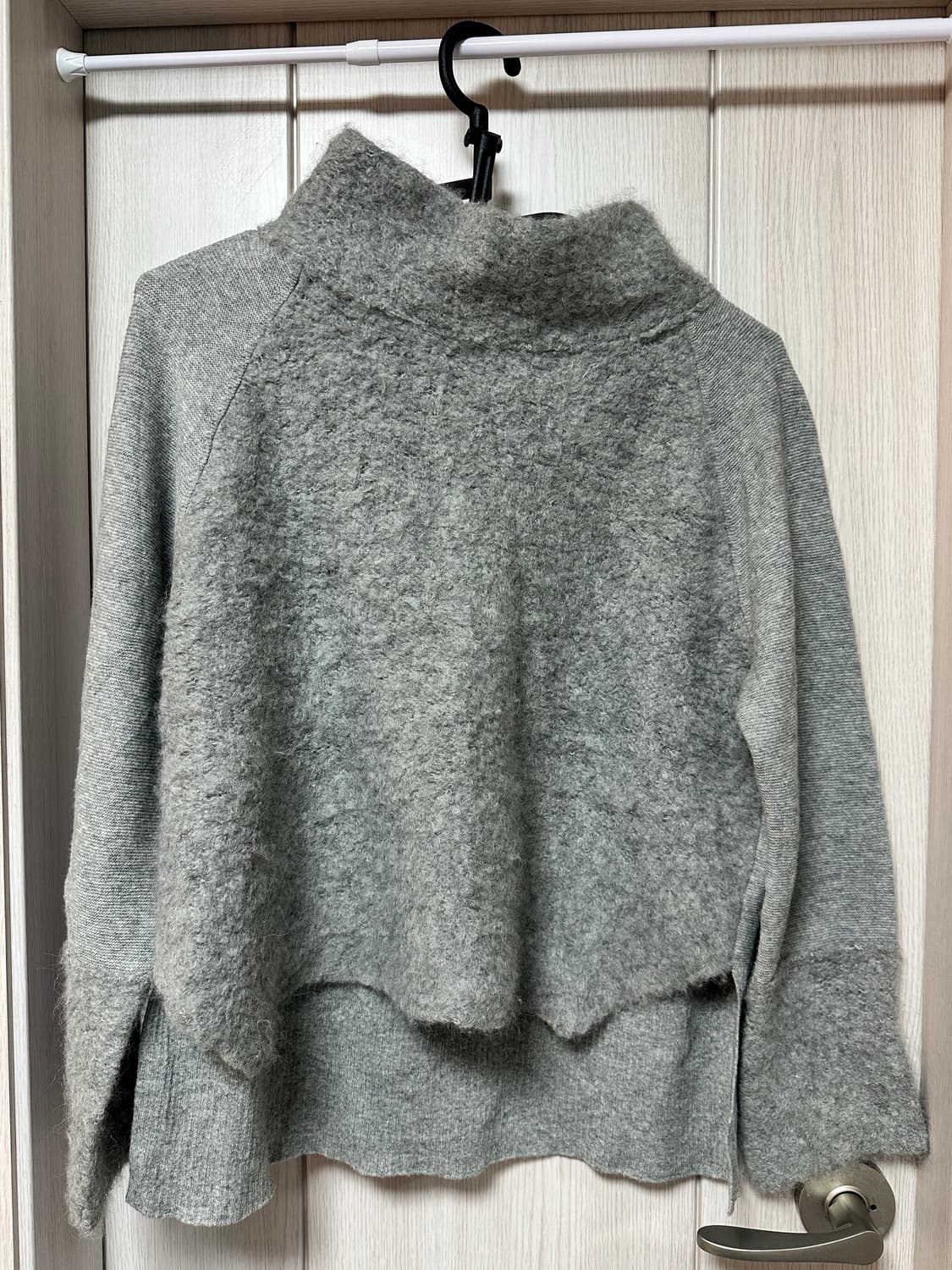 터틀넥 니트 상품이미지1