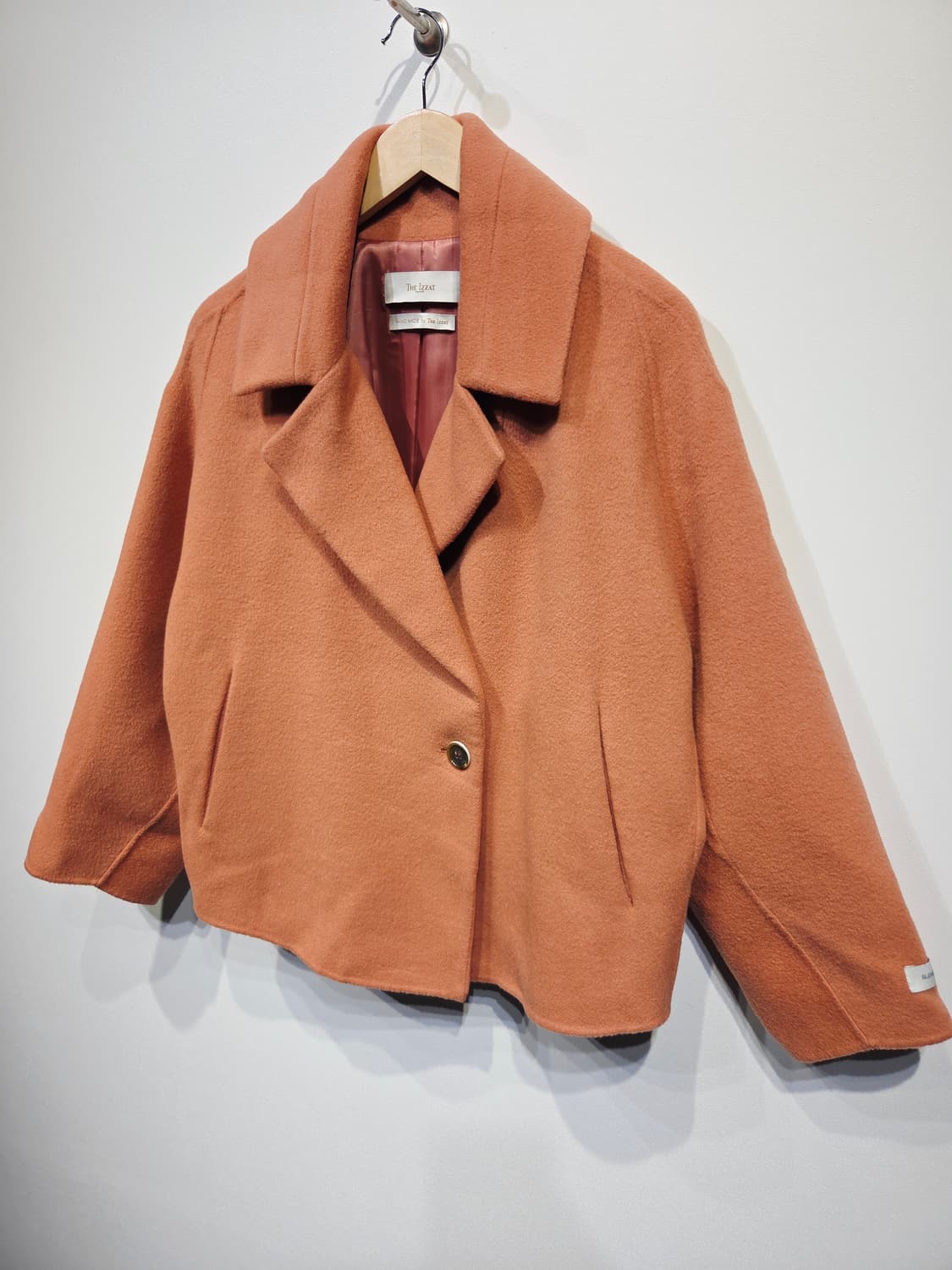 더아이잗(TheIzzat) 코랄 오버핏 캐시미어 숏코트_55 상품이미지5