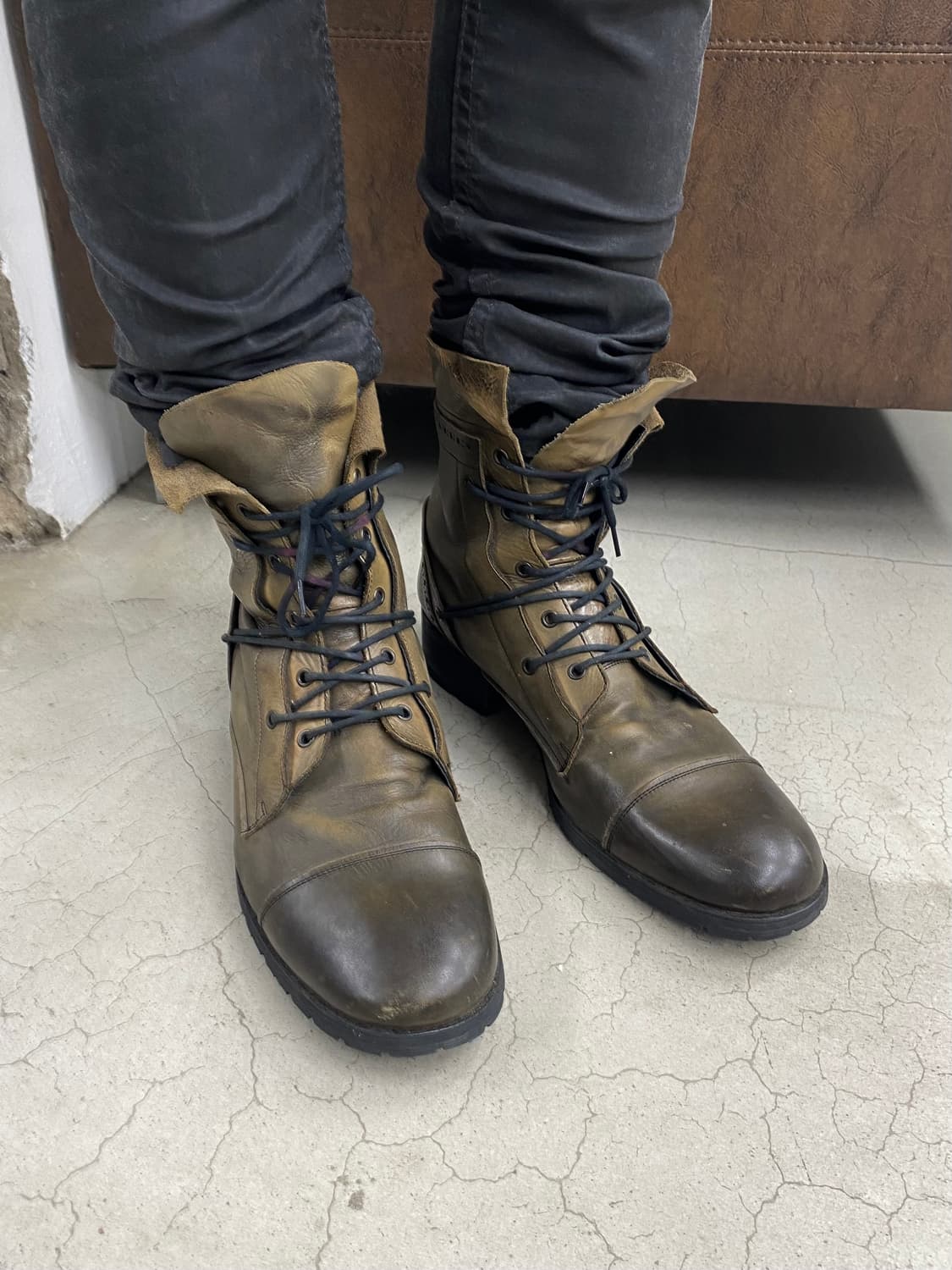 훕데두 올리브 레이스 업 레더 부츠 상품이미지1