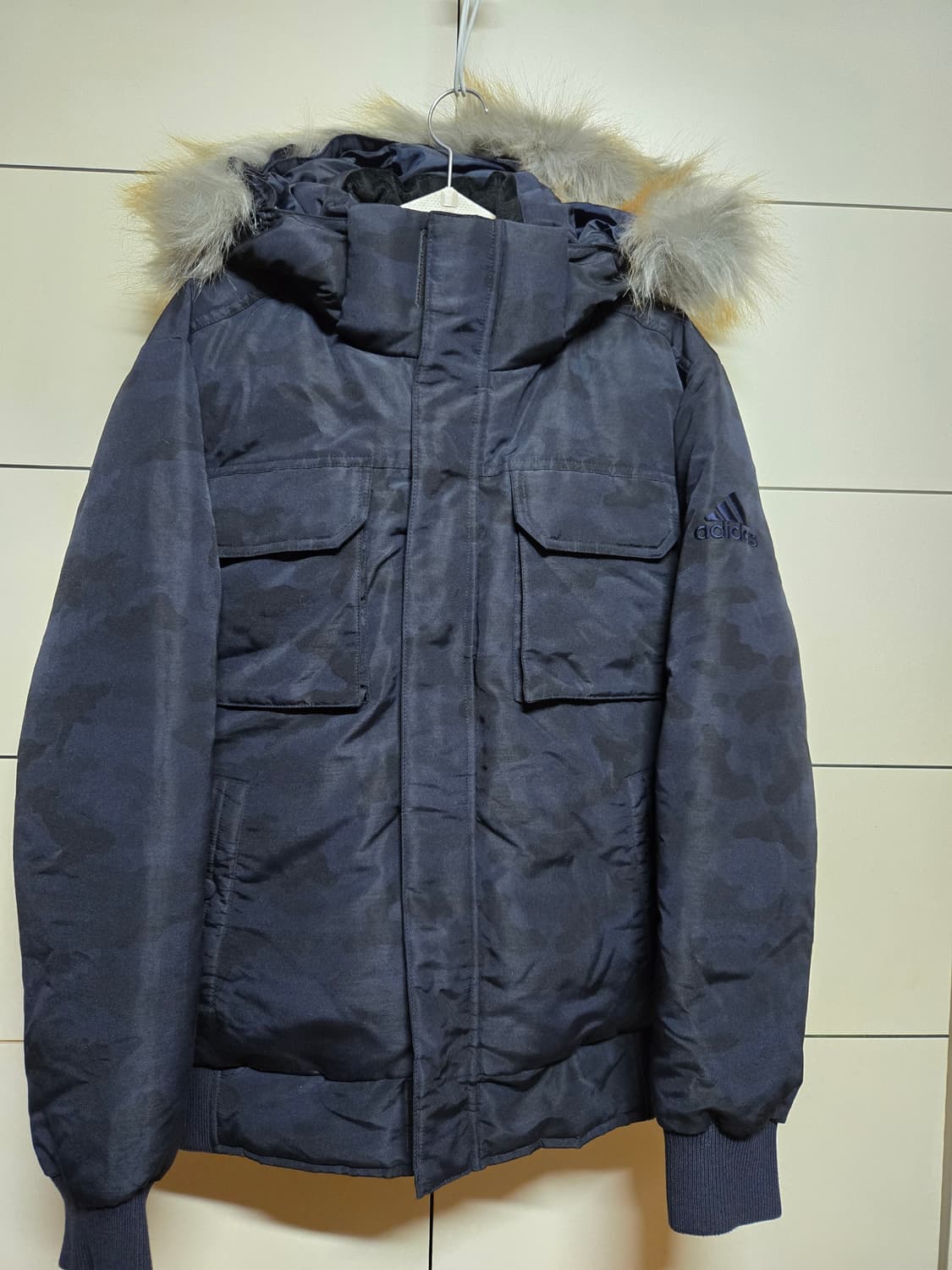 아디다스 남성 카모 에어다운 봄버 패딩(95사이즈) 상품이미지1