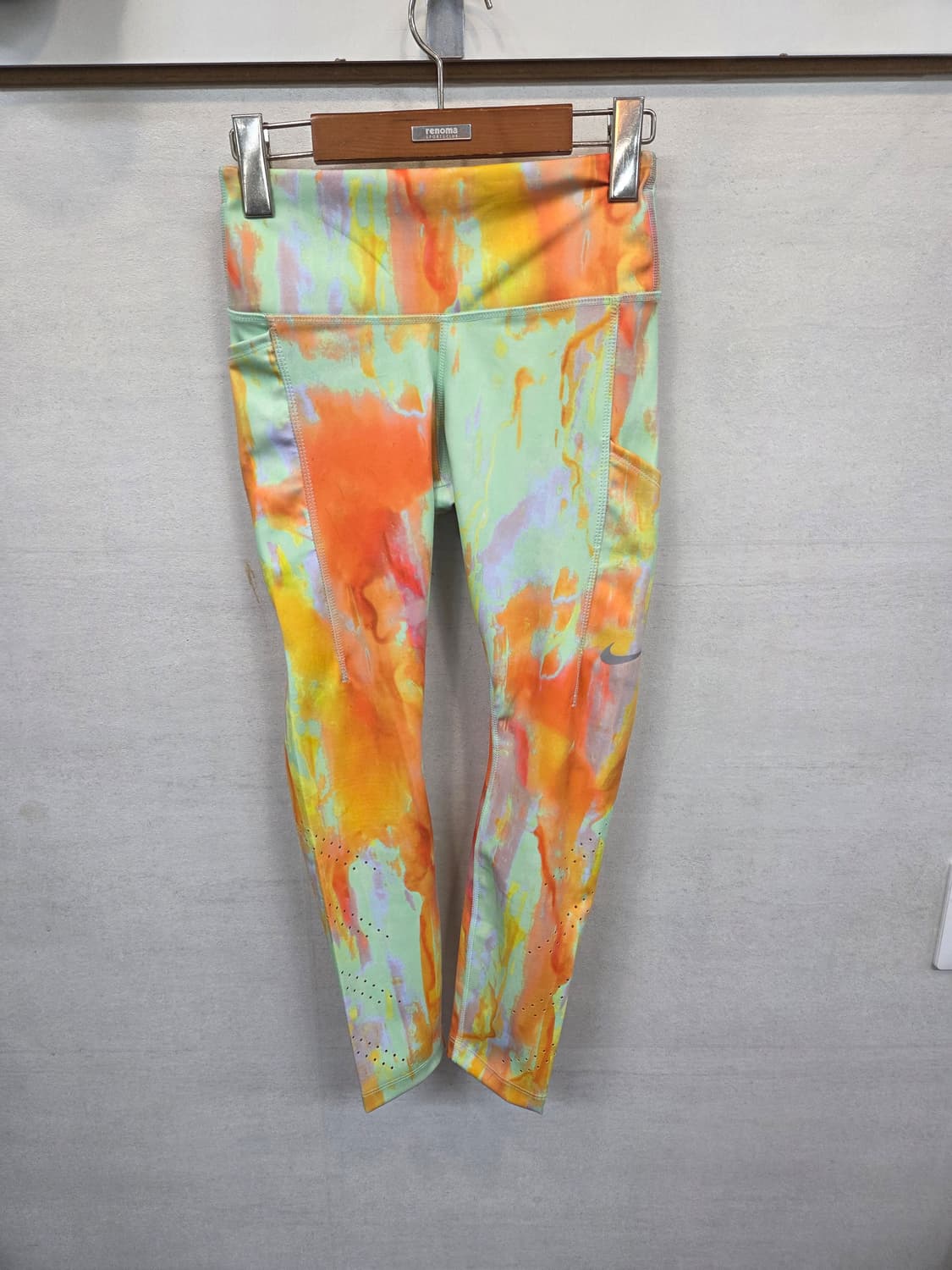 나이키 여성 드라이핏 에픽 럭스 그래픽 타이즈 s 상품이미지1