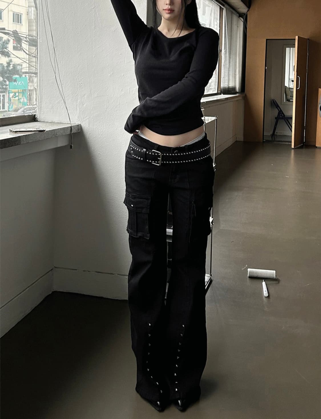 블랙 부츠컷 로우라이즈 팬츠 상품이미지2