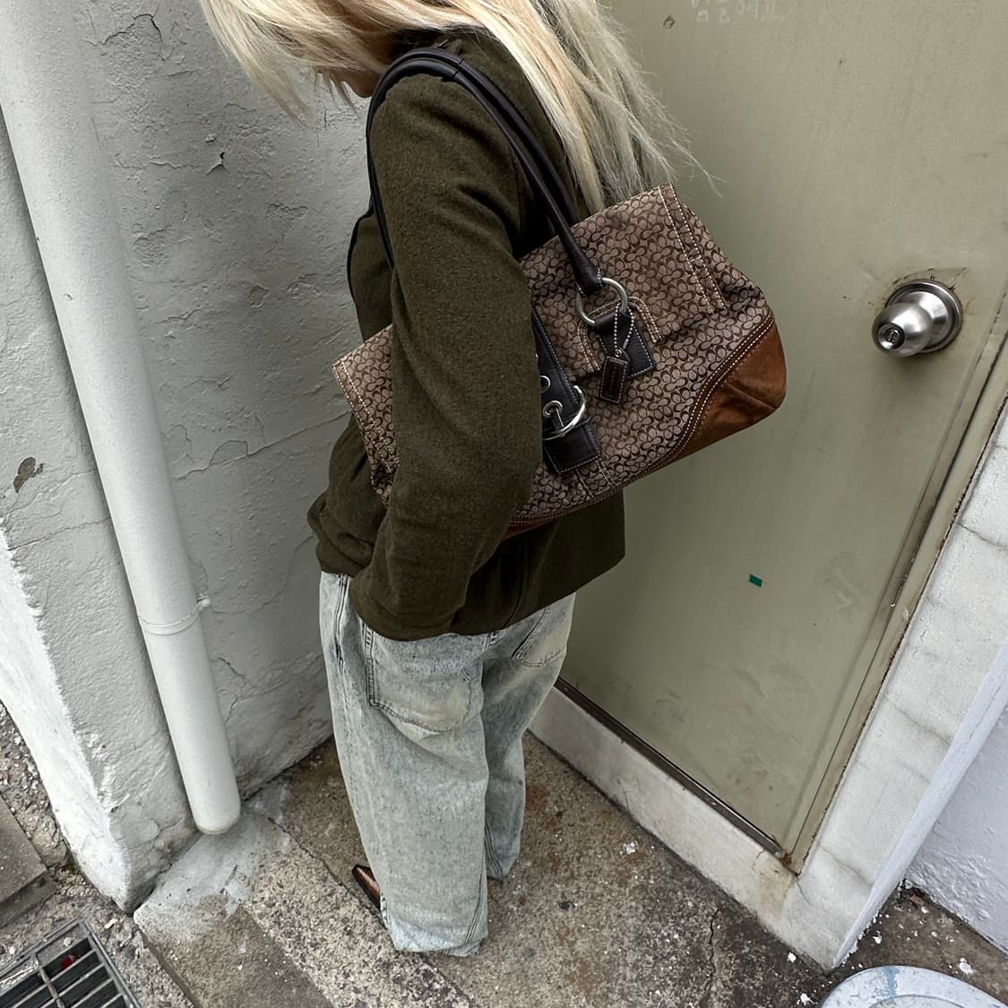 00s 코치 브라운 스웨이드 플랩 백 상품이미지3