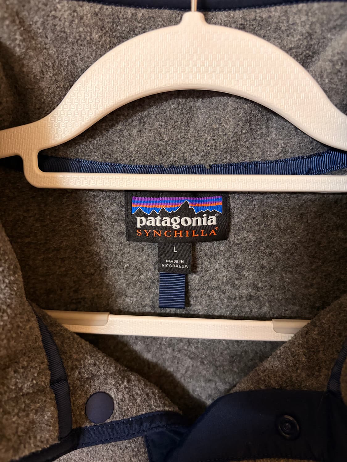 [L] 파타고니아 신칠라 그레이 스냅 티 상품이미지2