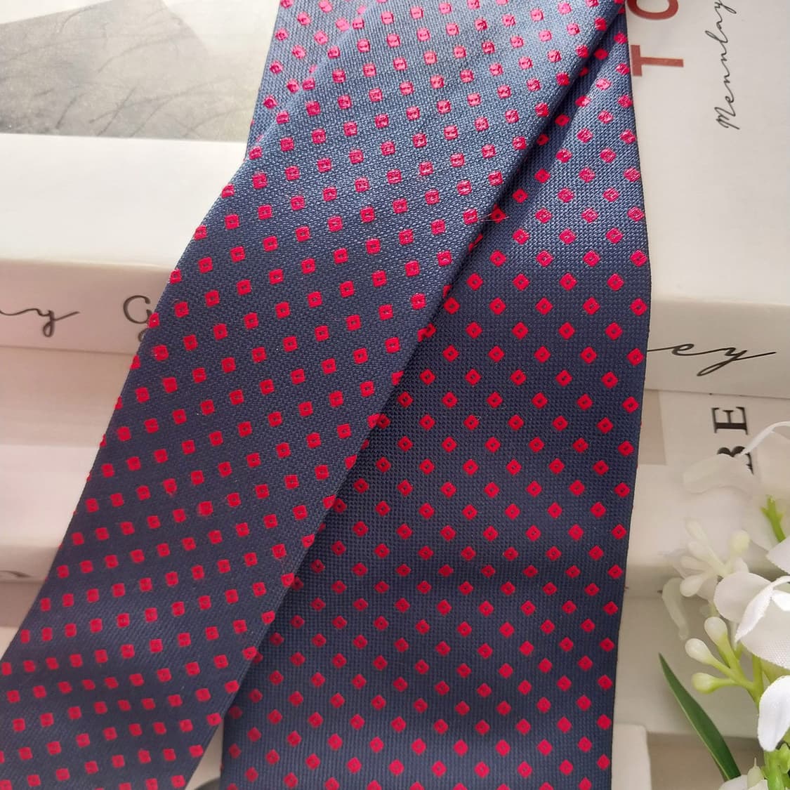 휴고 보스 실크 네이비 도트 패턴 넥타이 7.6cm A등급 K1546
 상품이미지4