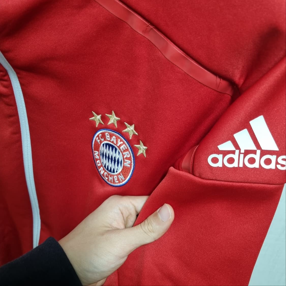 아디다스 FC바이에른 뮌헨 후드집업 레드 유니폼 상품이미지2