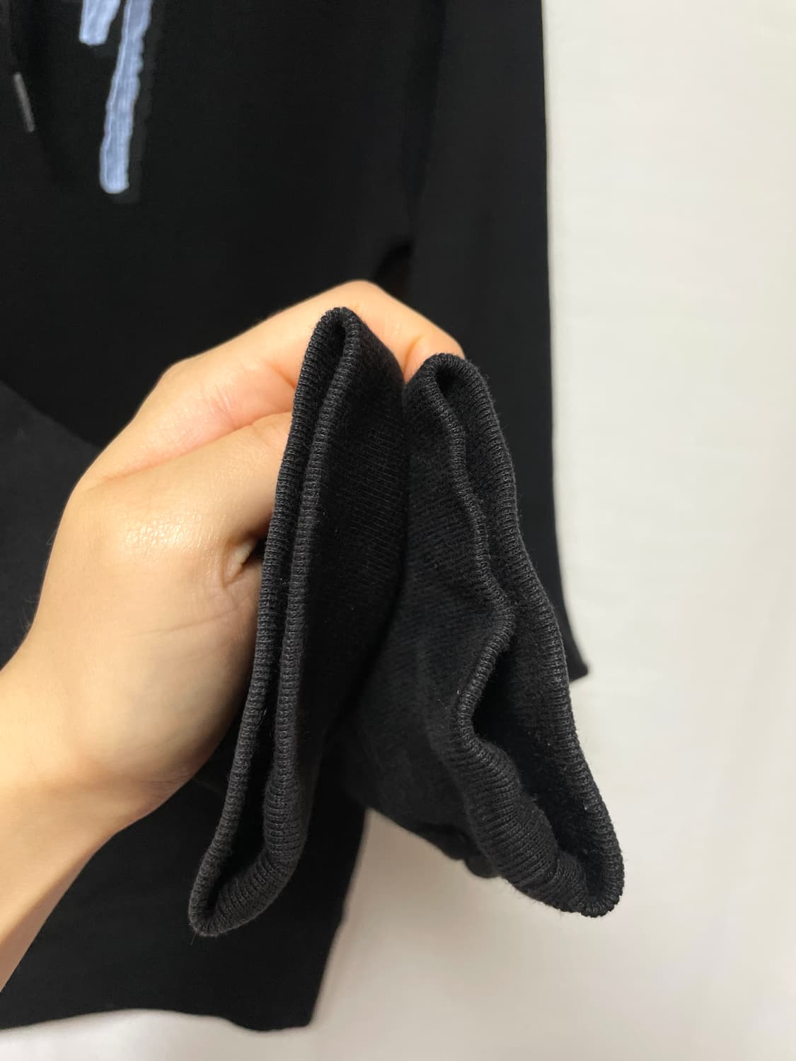 스투시 하늘색 로고 블랙 후드티 상품이미지6
