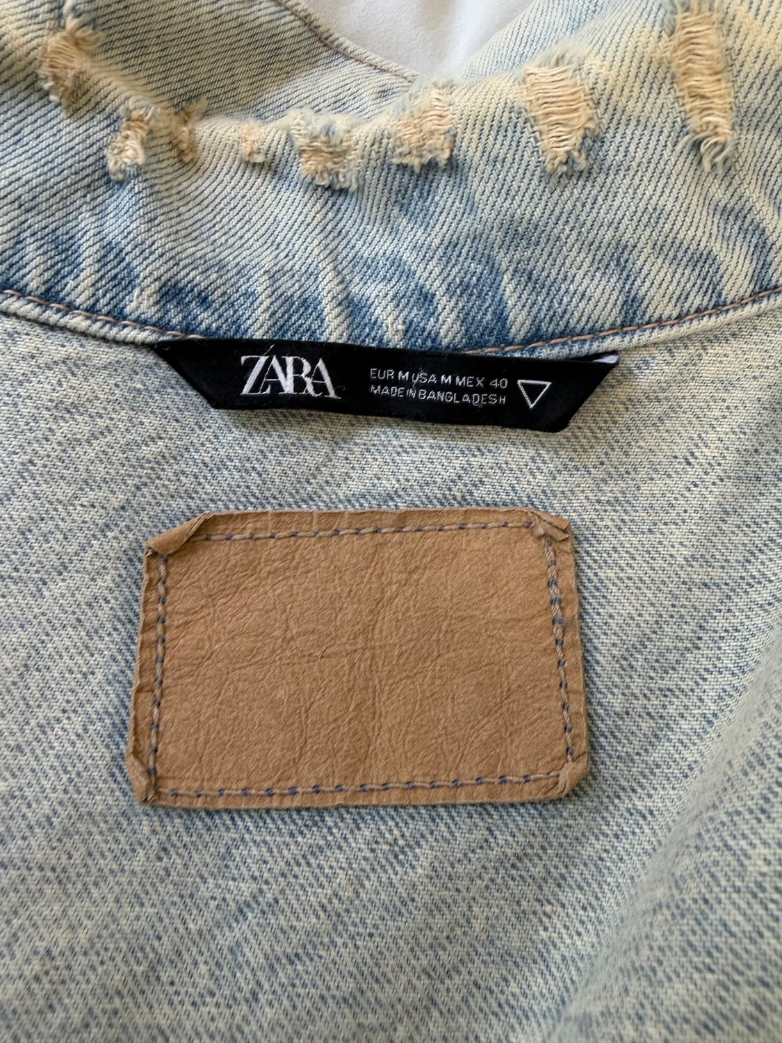 착샷) Zara damaged denim jacket 상품이미지8