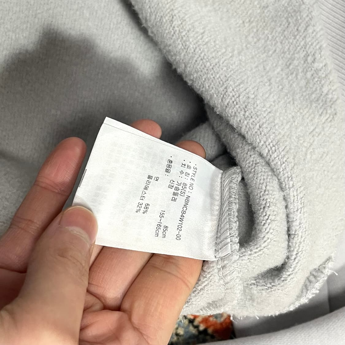 뉴발란스 스펠로고 그레이 기모 반집업 크롭 맨투맨 티셔츠 여성85 상품이미지5