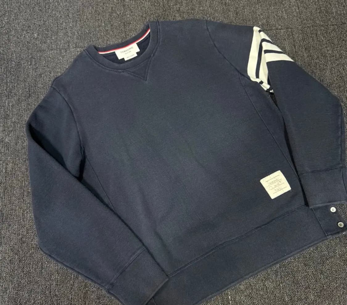 [정품] 톰브라운 사선 완장 네이비 맨투맨 XL 상품이미지3