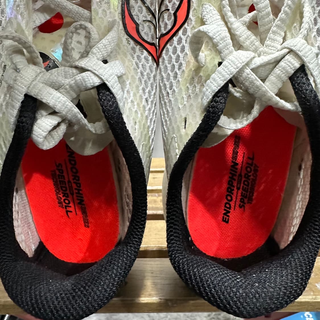 UK6 240) Saucony 운동화 엔돌핀 프로 3 런닝화 화이트/레드 상품이미지8