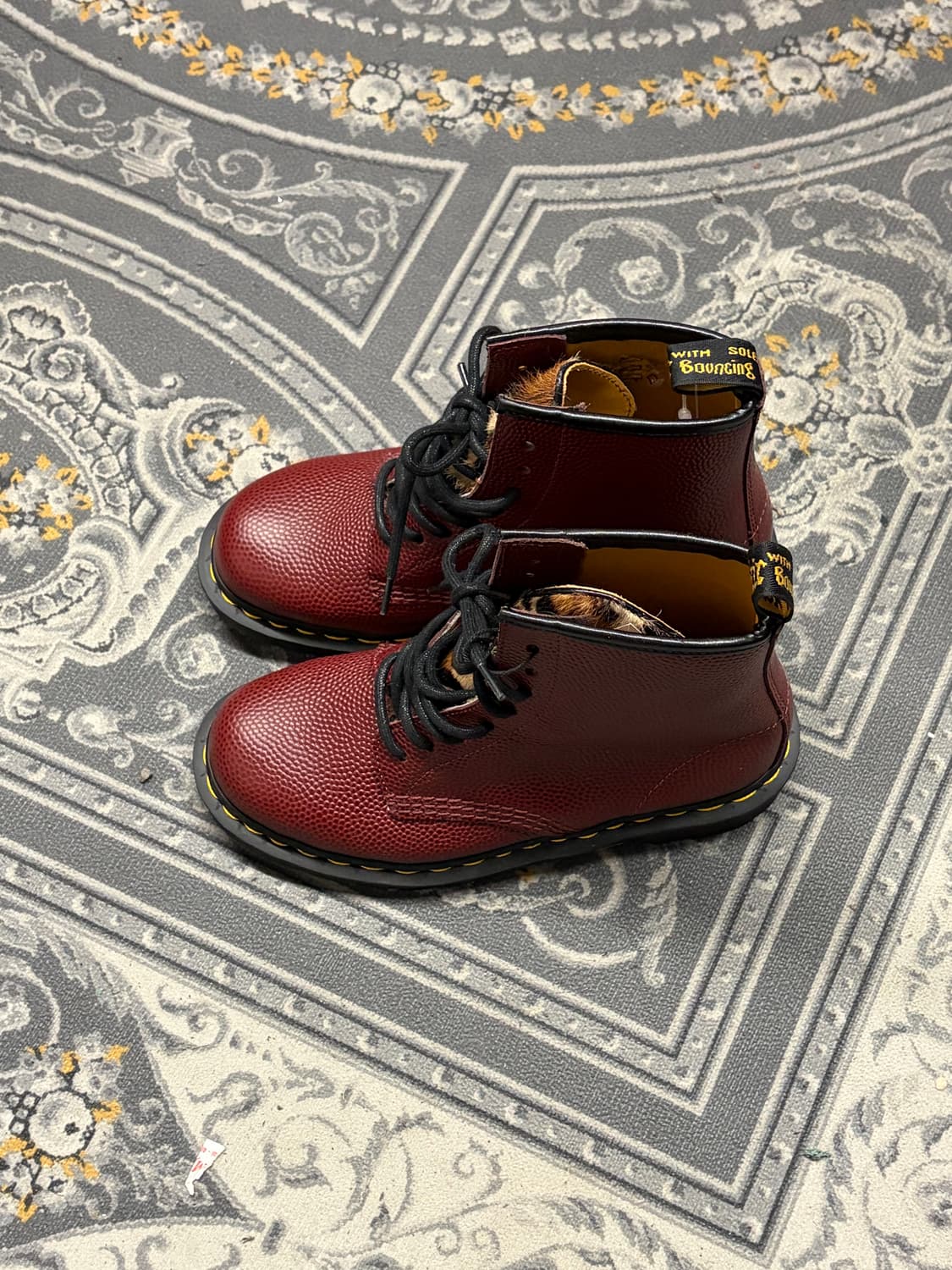 닥터마틴x스투시 8홀 체리레드 부츠 상품이미지2
