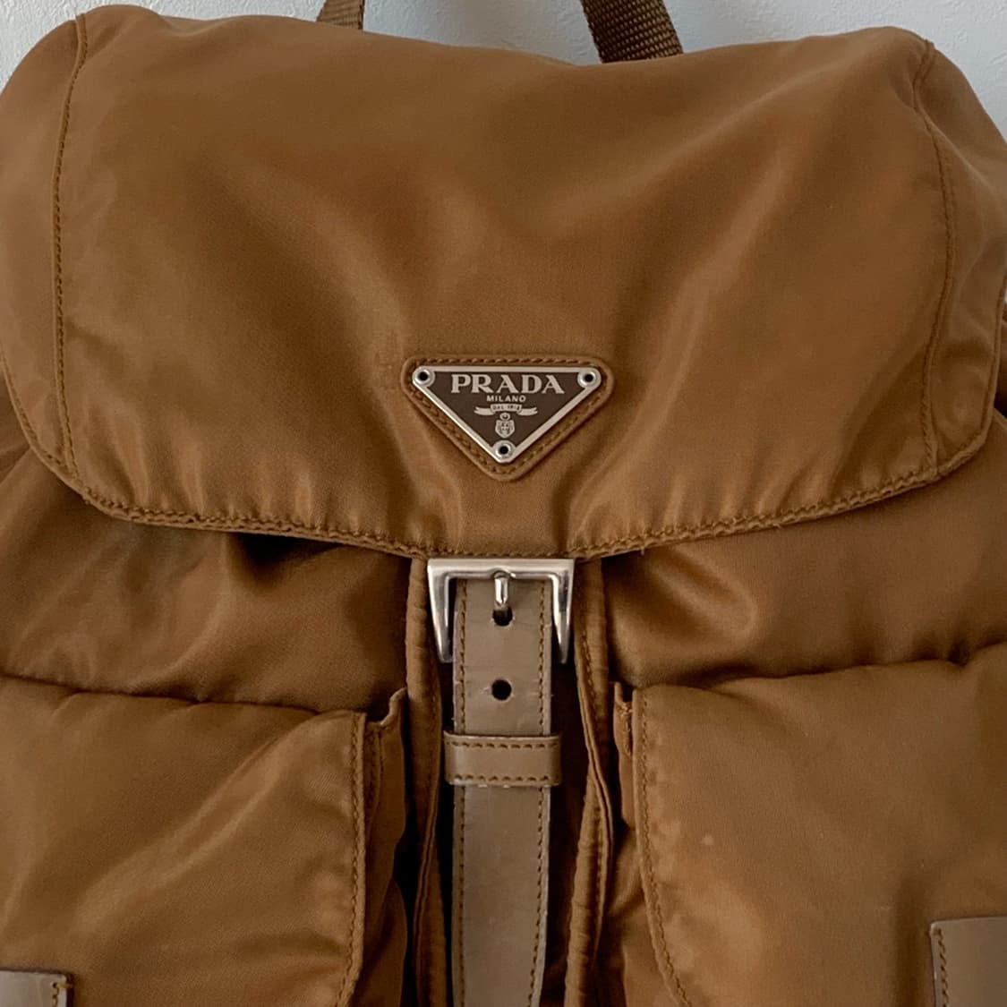 정품 프라다 백팩 브랜디색상 상품이미지8