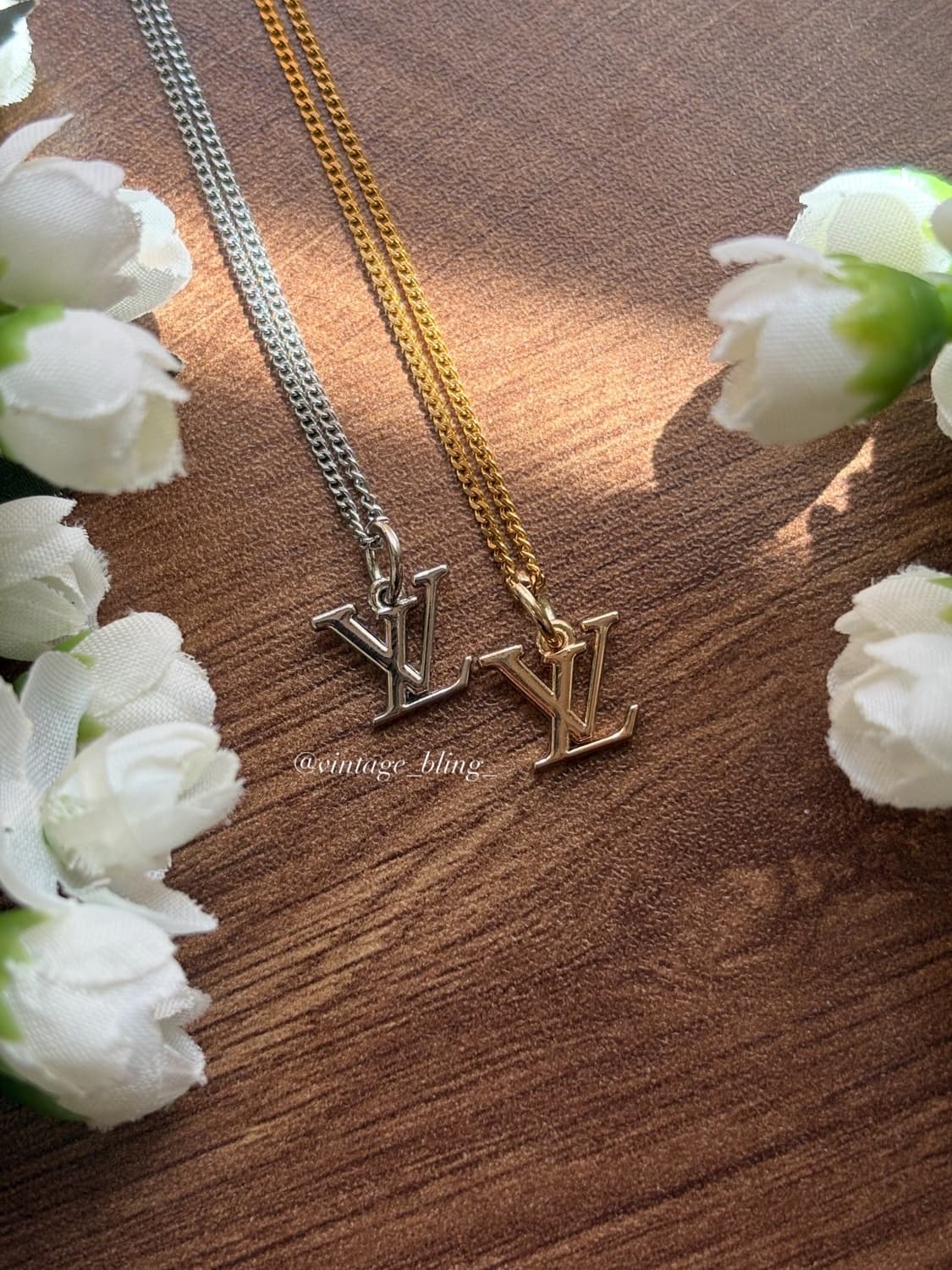루이비통 쁘띠 심플 로고 목걸이 상품이미지1