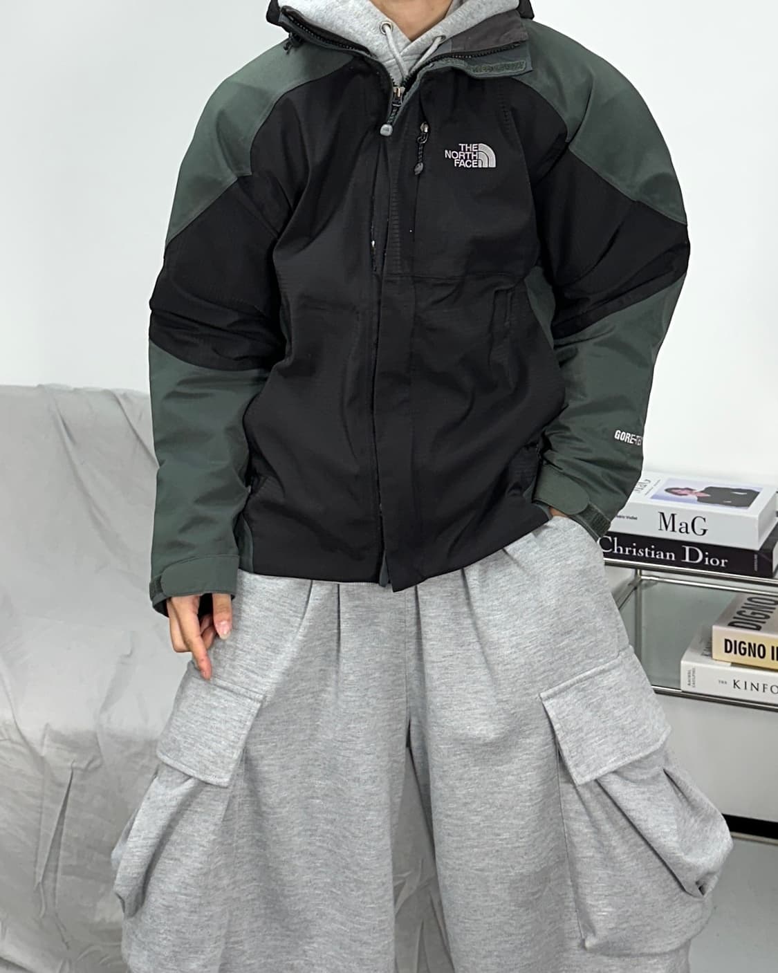 노스페이스 고어텍스 딥카키 바람막이 S 상품이미지2