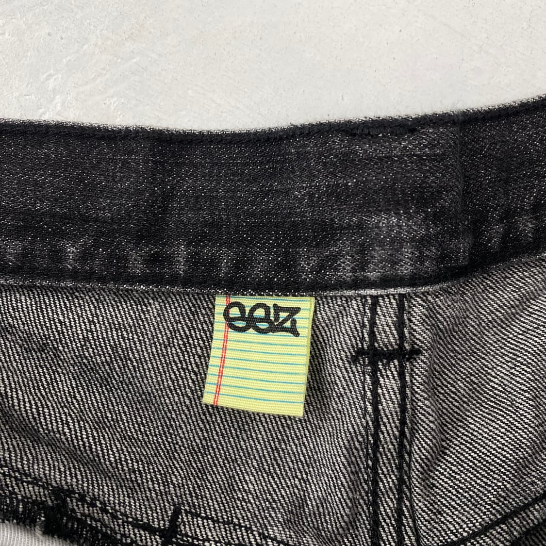 빔즈 블랙 디테일 루즈핏 데님 진 (32) 상품이미지8