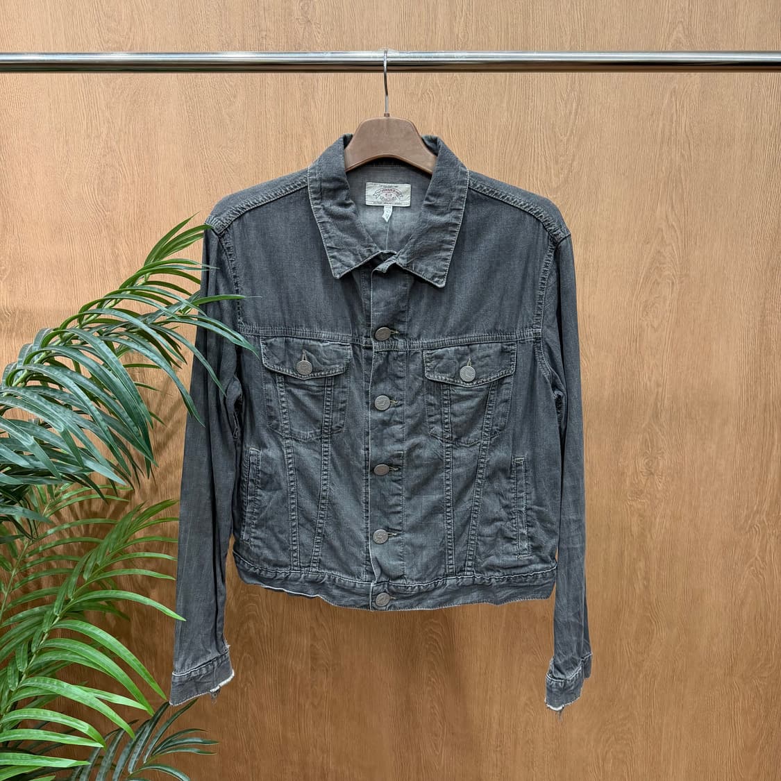 아르마니 진스 데님 트러커 자켓 버튼 클로저 사이드 포켓 디테일 흑청 상품이미지1