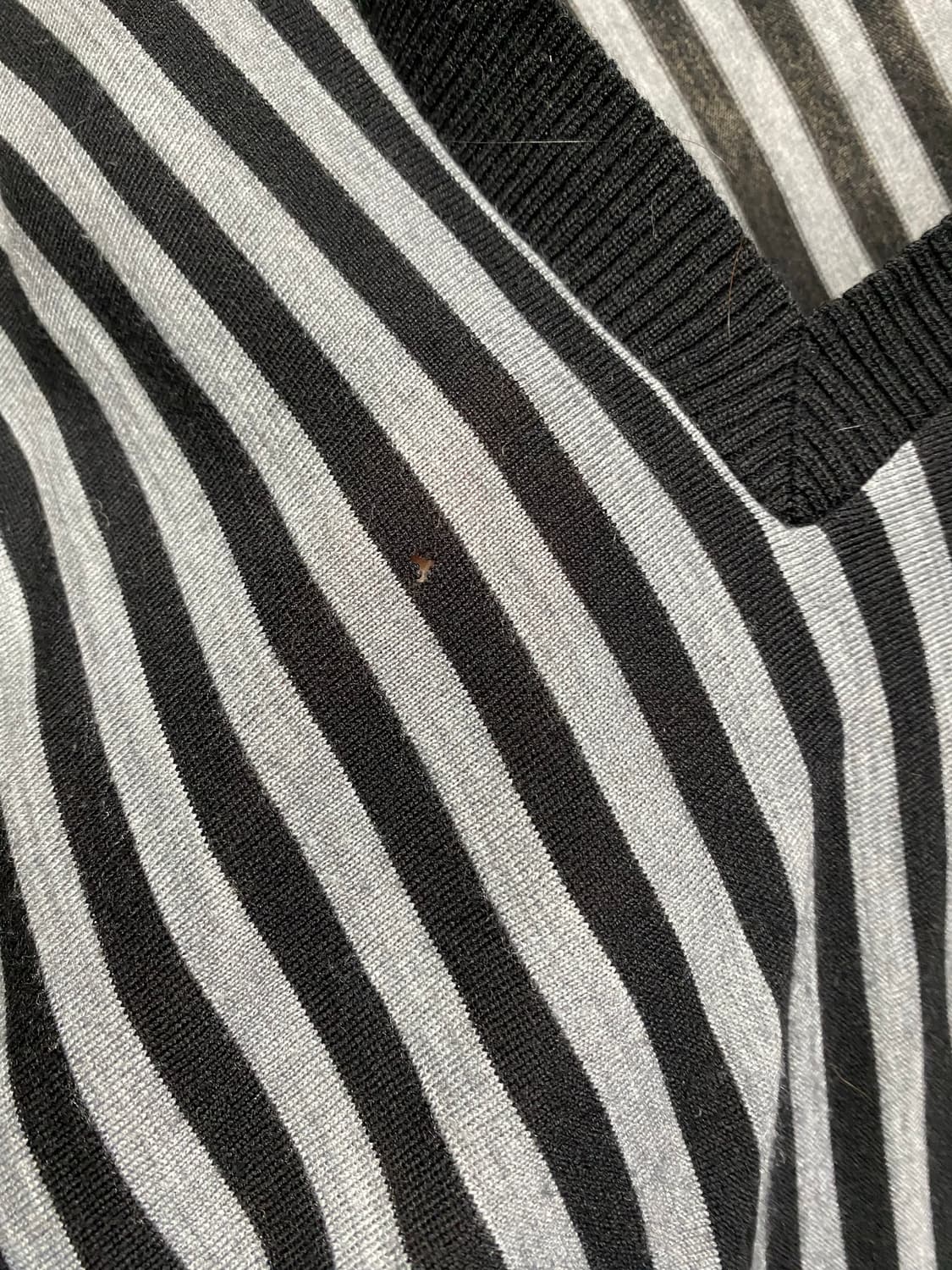 Ray cassin 갸루 사선 스트라이프 브이넥 니트 상품이미지5