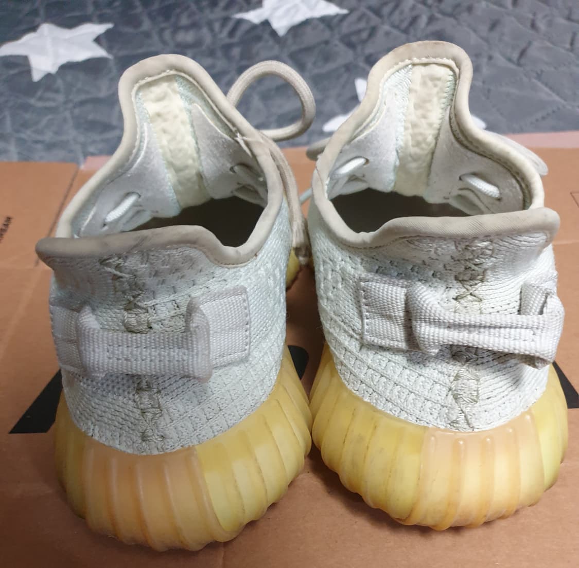 아디다스 이지부스트 350 V2 하이퍼 스페이스 스니커즈 (240) 상품이미지4