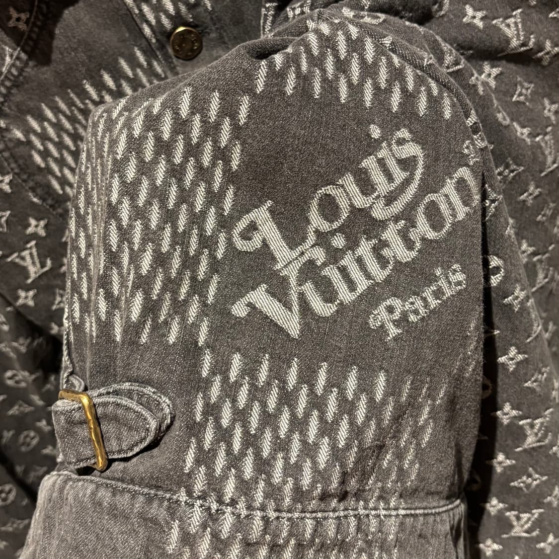 [48]루이비통 니고 데님 트러커 흑청 자켓 상품이미지3