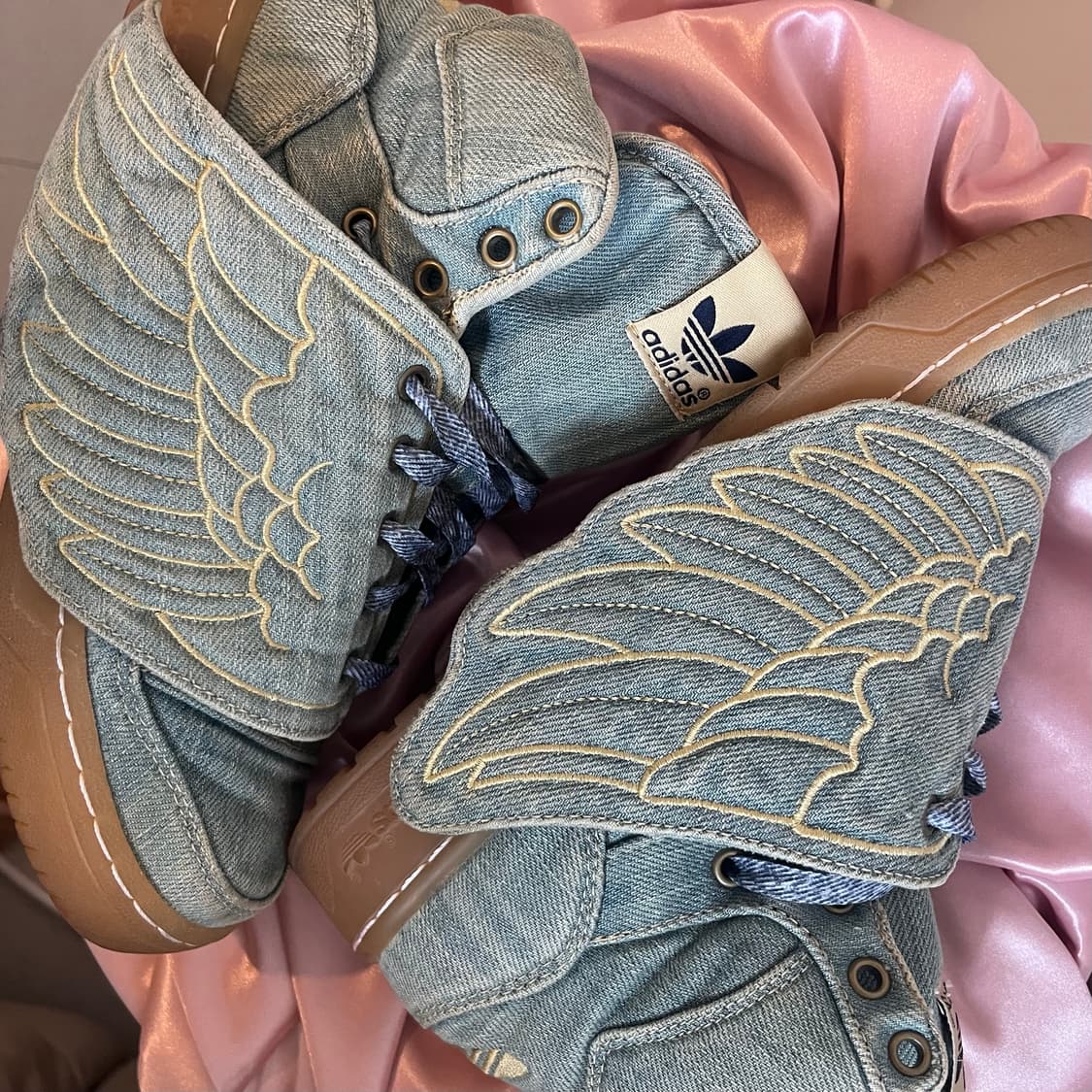 Adidas jeremy Scott denim wing sneakers 상품이미지2
