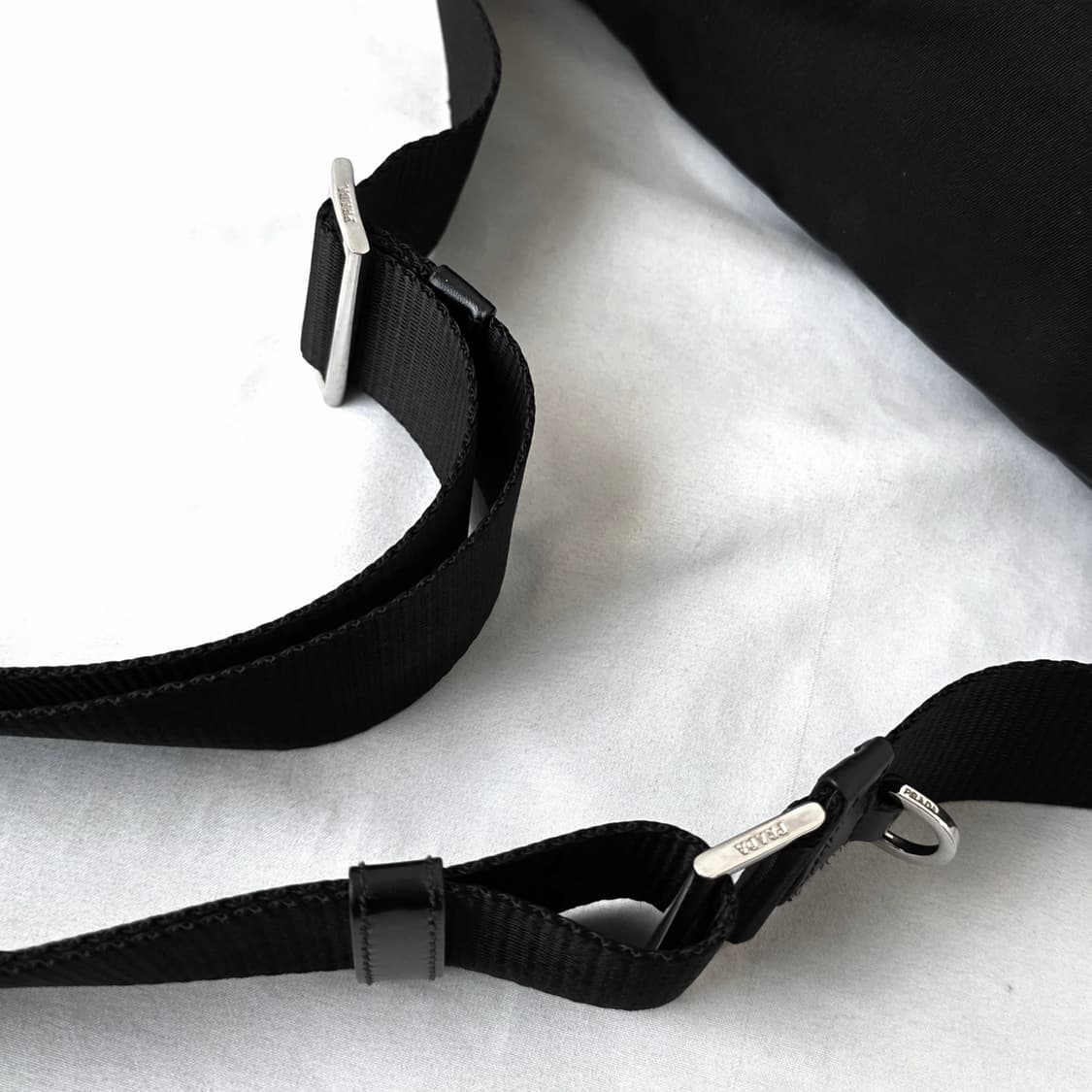 [정품 PRADA] 프라다 사이드 투포켓 남성 크로스백 메신저백 상품이미지5