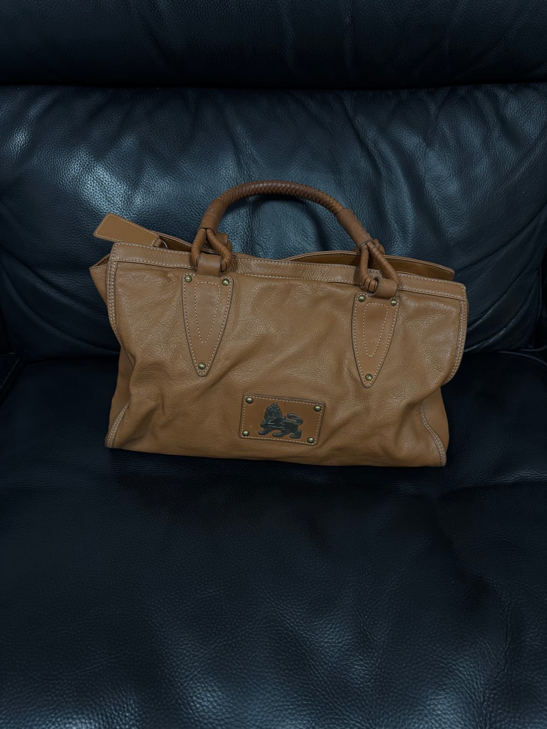 MCM 라이언 레더 토트백 상품이미지1