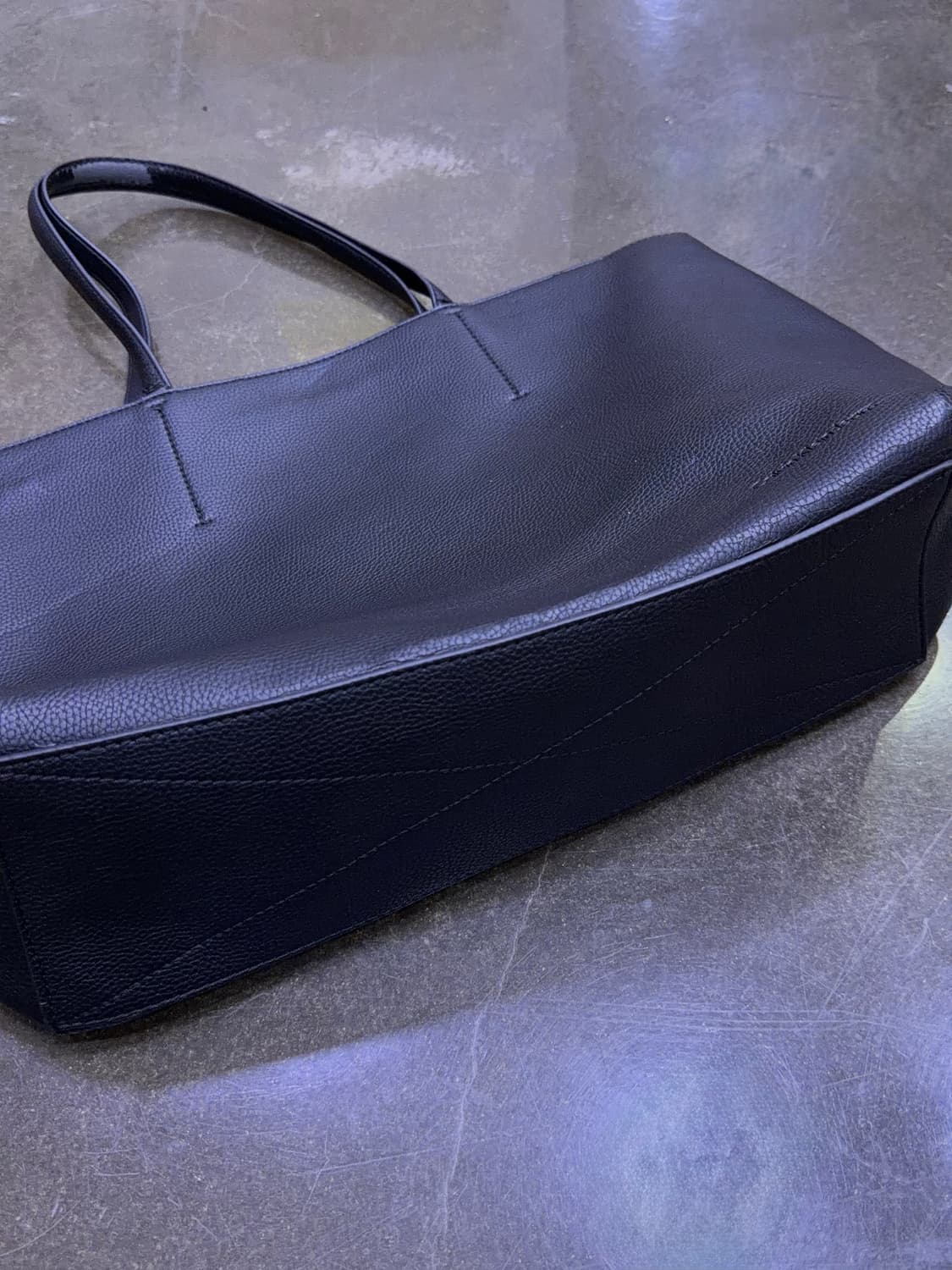 캘빈클라인 진 울트라 라이트 지퍼 에코 레더 토트백 상품이미지4