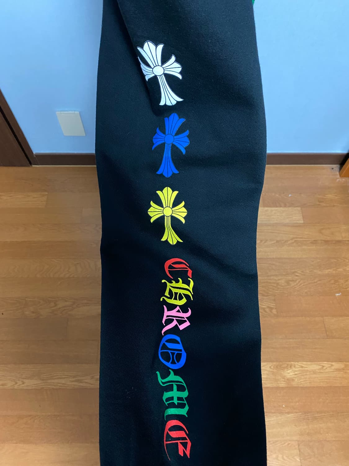 [S] 크롬하츠 크로스 스웨트팬츠 블랙 멀티컬러 상품이미지3