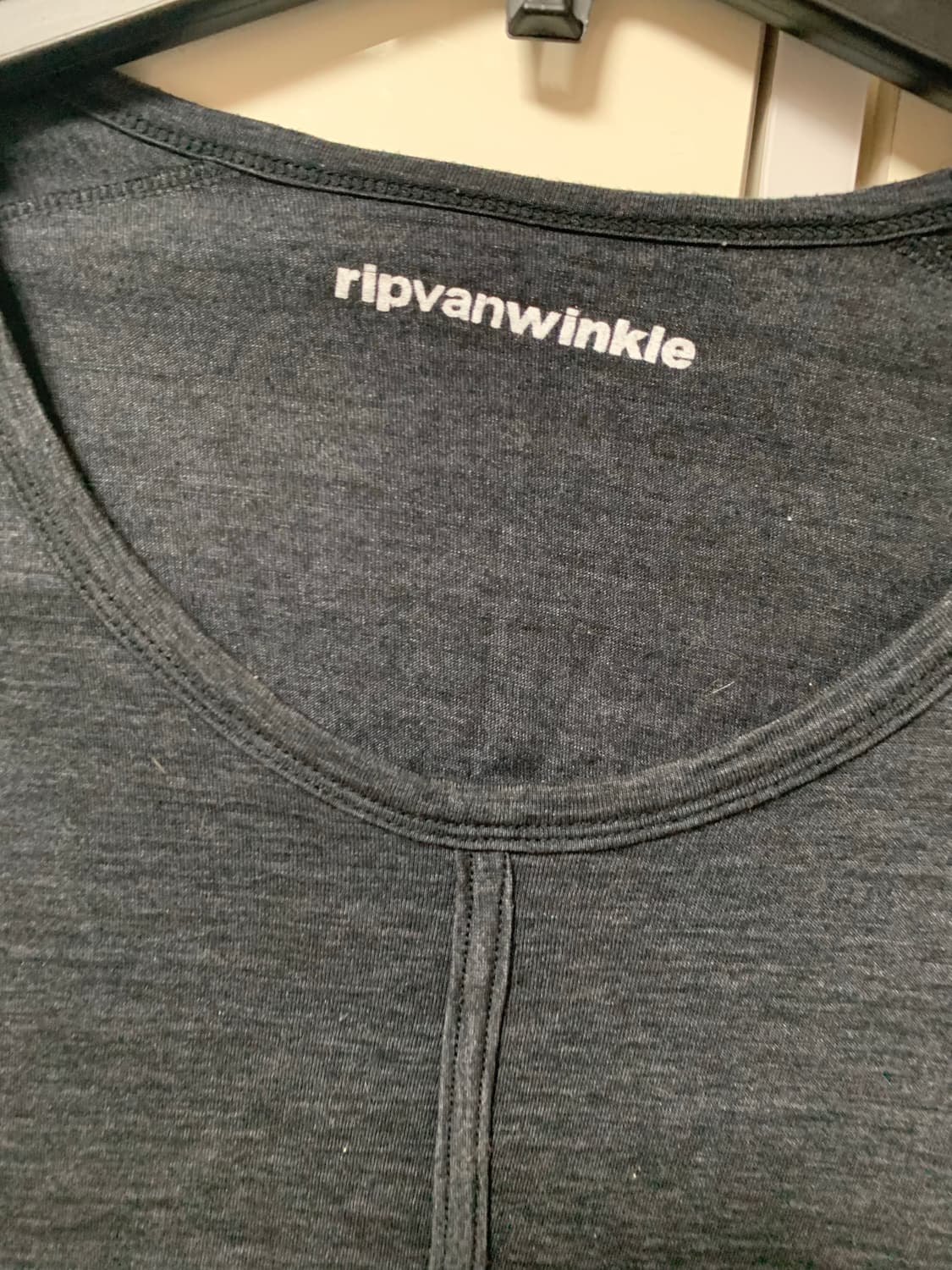 립반윙클 다크 그레이 반팔 티셔츠 상품이미지5