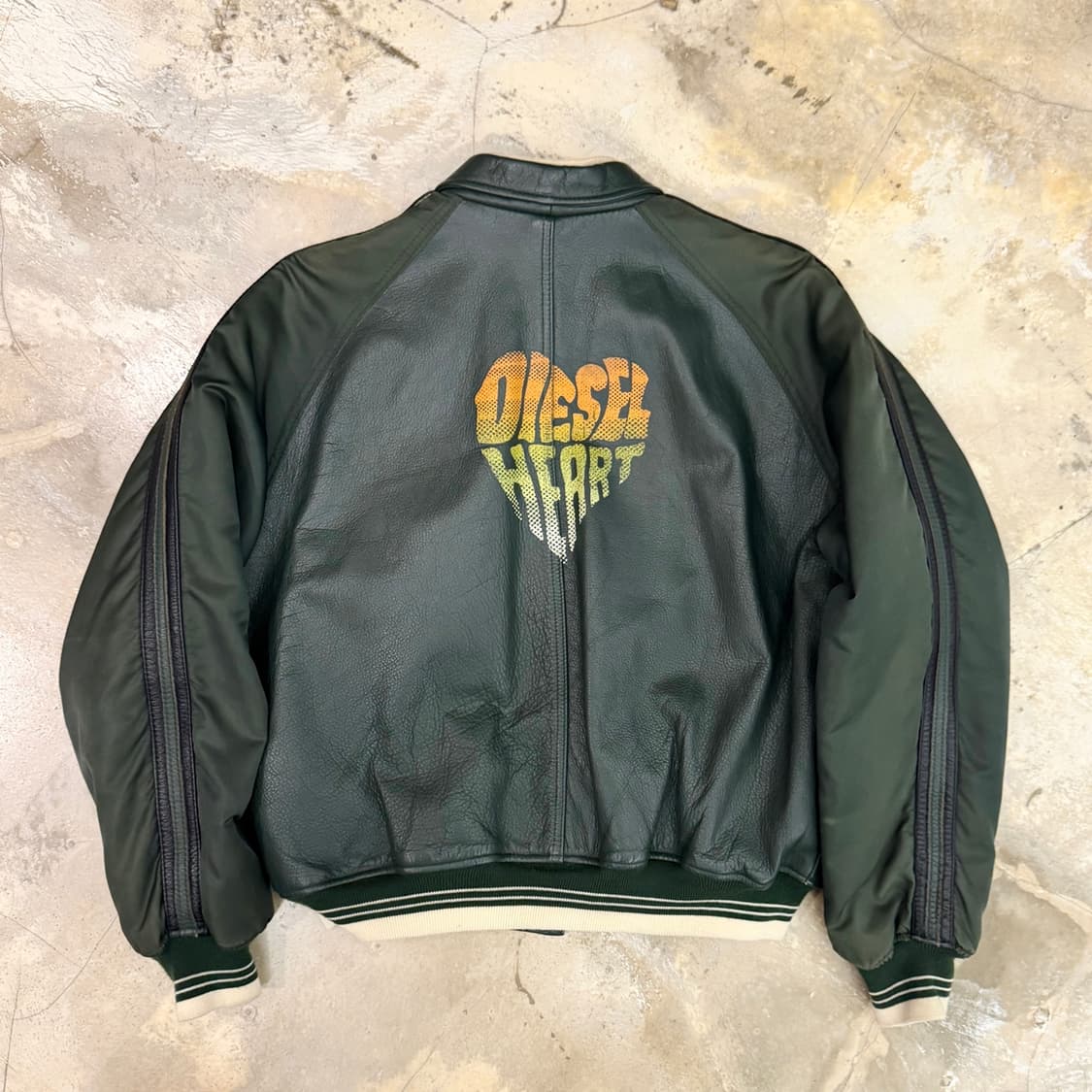 디젤 마스터피스 90S 레더 바시티 자켓 다크그린 상품이미지2