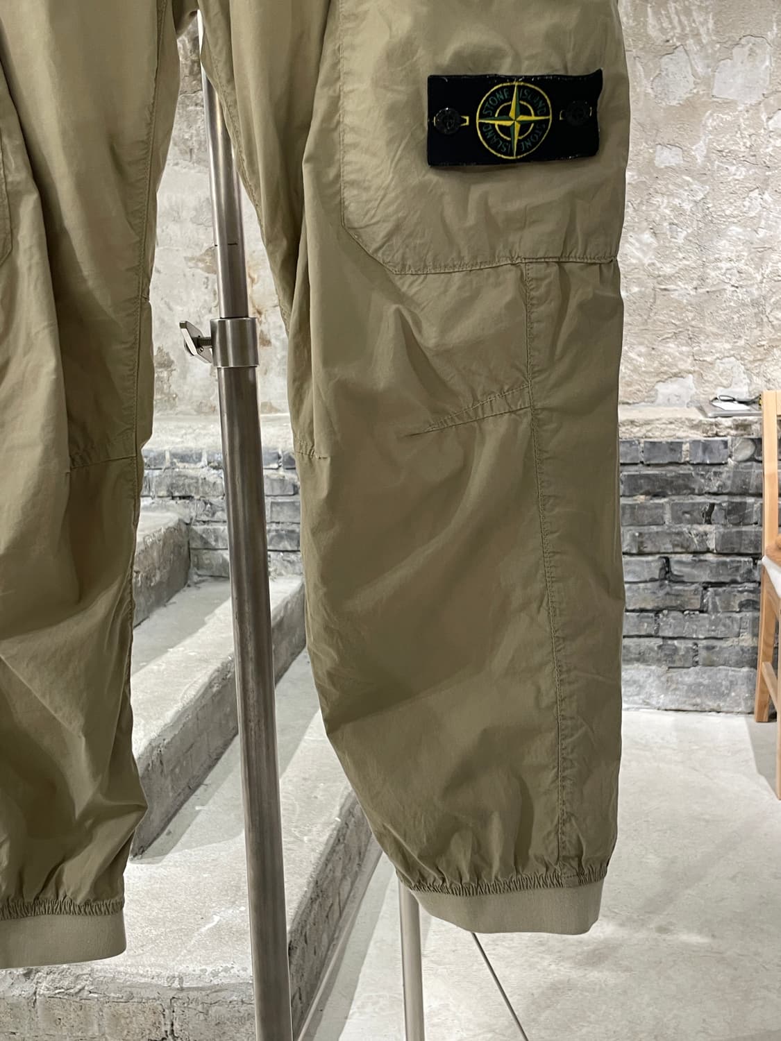 스톤 아일랜드 베이지 타입 re-t 코튼 카고 조거팬츠 상품이미지5