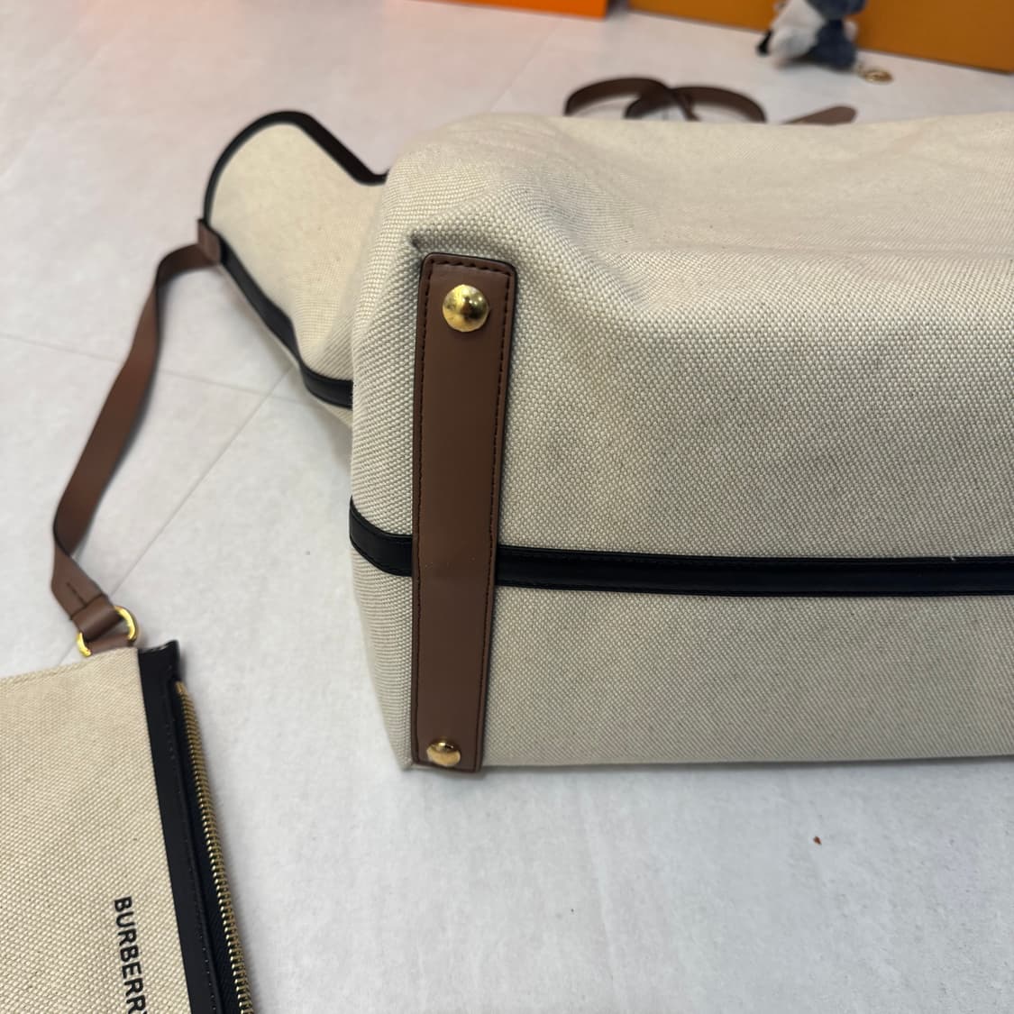 버버리 로고 쇼퍼백 상품이미지5