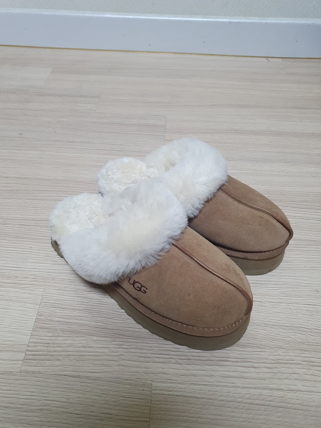 어그 디스케트 털 슬리퍼 240 상품이미지2