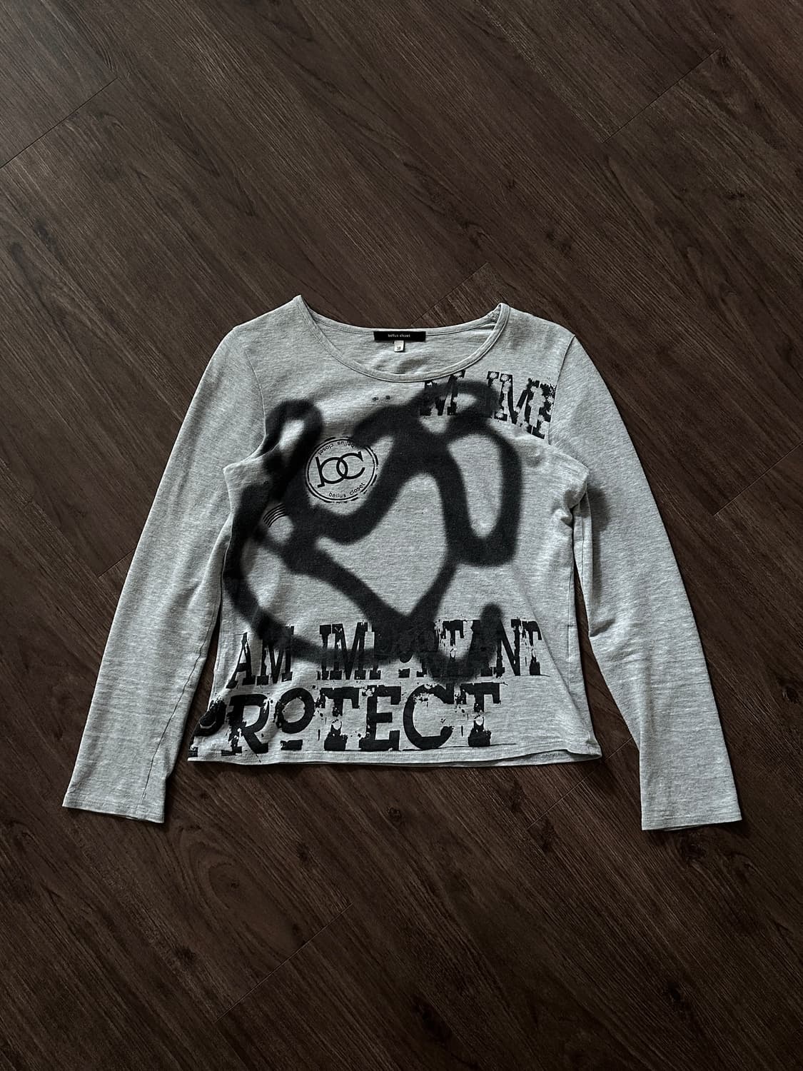 Bellus Closet 그래피티 롱 슬리브 상품이미지7